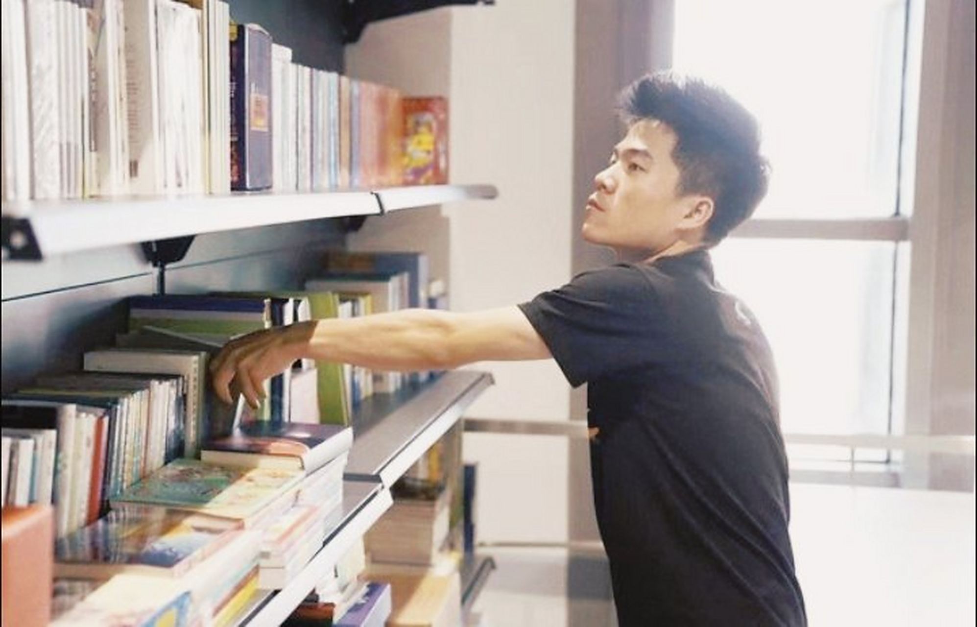 董宇辉的读书感悟,醍醐灌顶: 见天地,见众生,最后见自己.