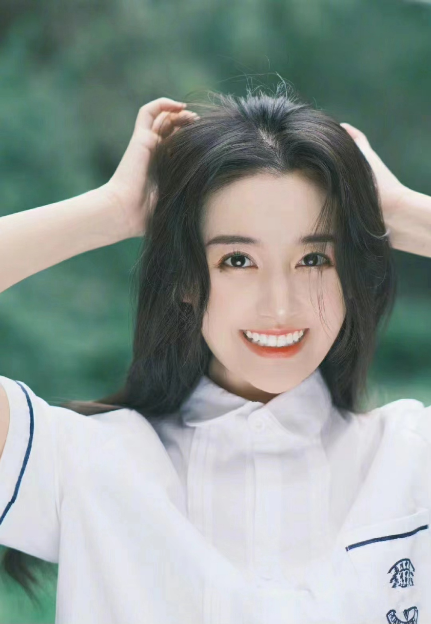 1,蒋梦婕跟杨洋聚餐也是希望能介绍给她一个角色,杨洋也给朋友面子.
