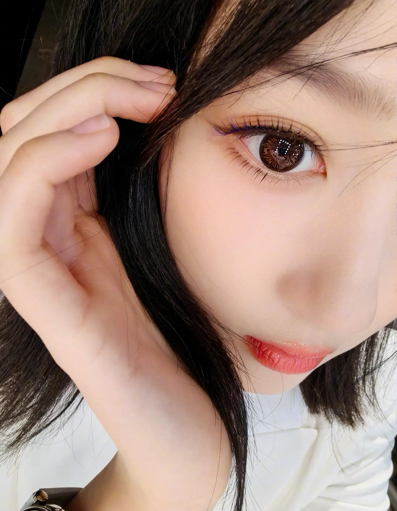 那一双眼睛,如深邃的夜空,瞳孔中藏着无尽的秘密.