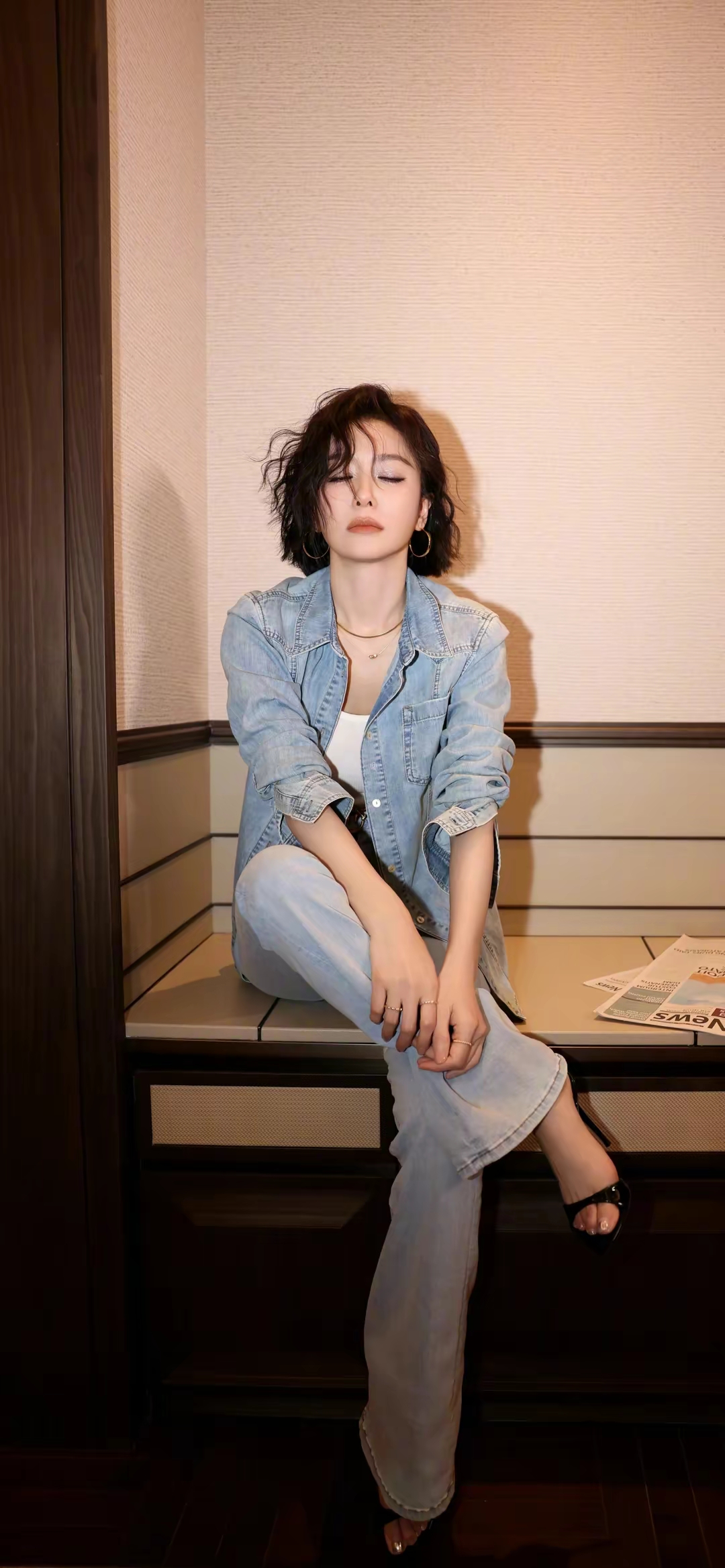 秦岚,牛仔衬衫下的思考者!