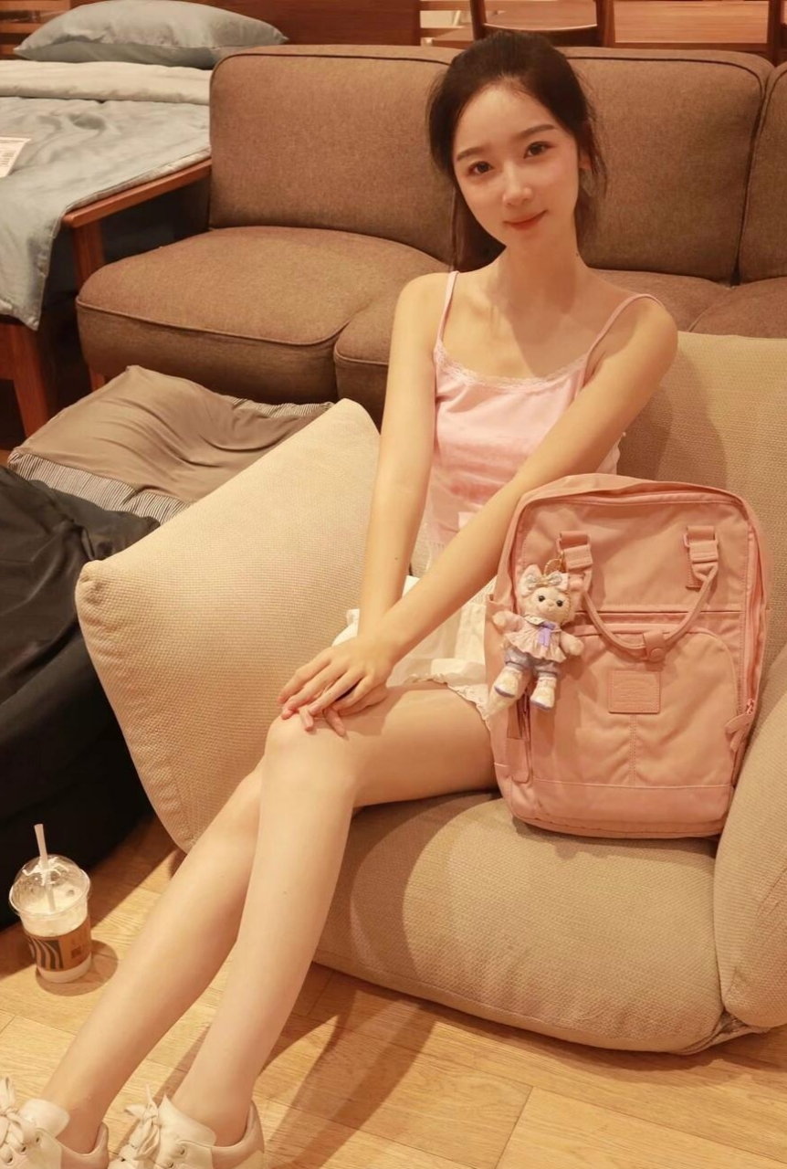 可爱小巧玲珑的女朋友!