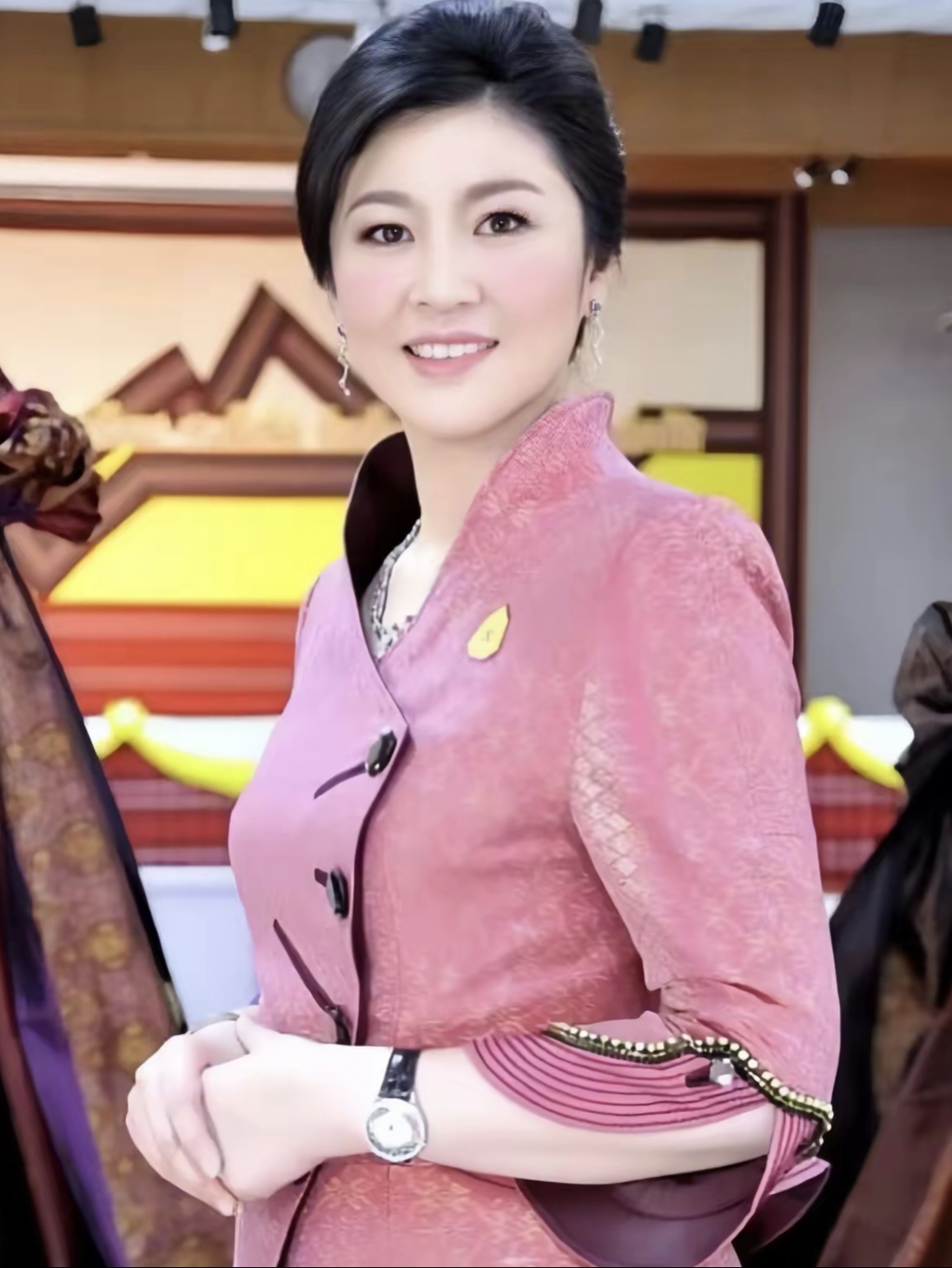 英拉,泰国前总理,她的美貌和气质一直备受关注.