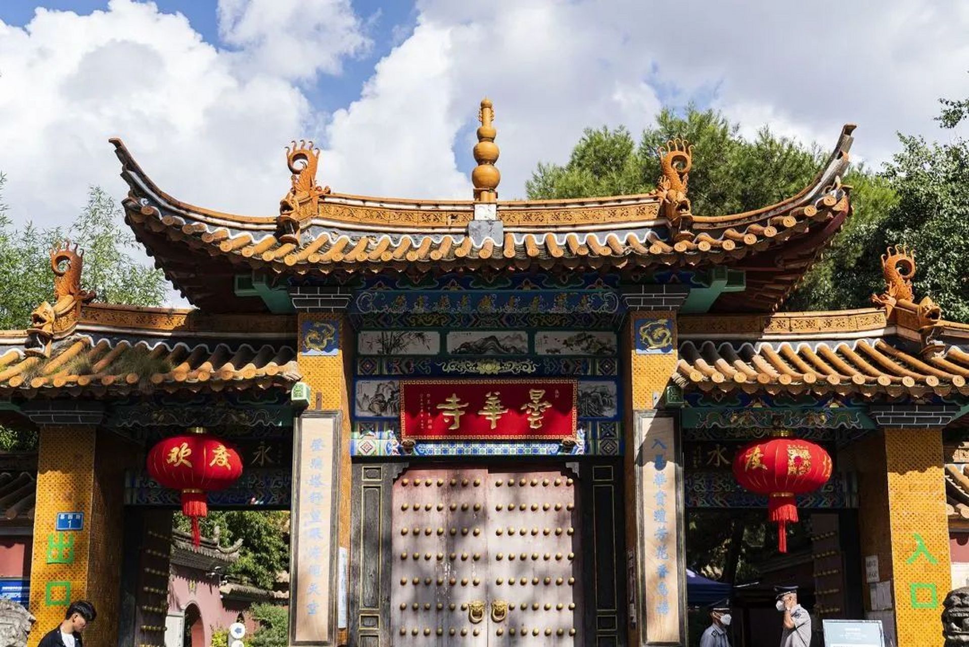 昆明昙华寺 一座仿江南古典园林的公园  昙华寺位于昆明市的金马山麓