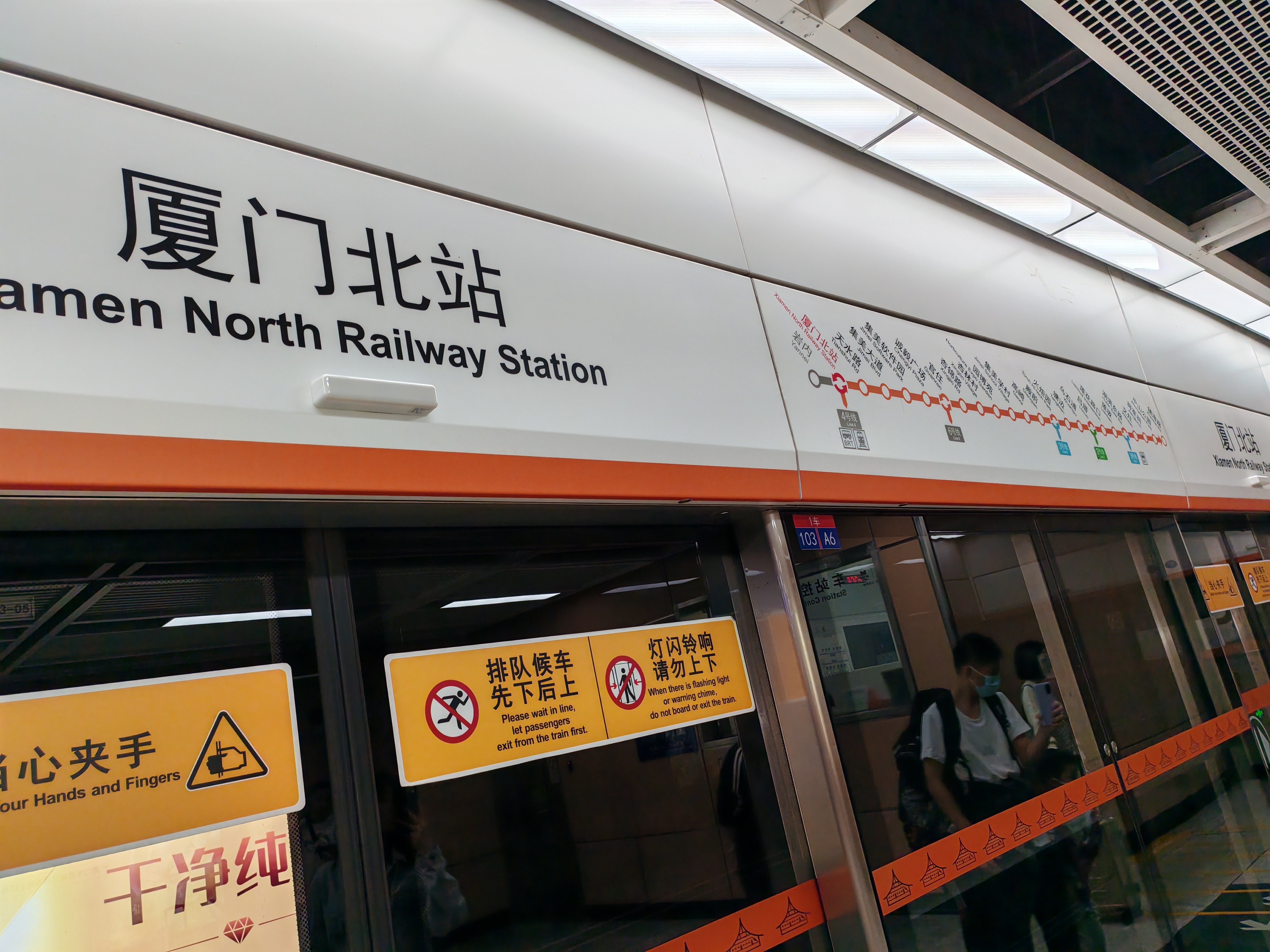 厦门地铁1号蓝天碧海飞白鹭,最美跨海地铁.