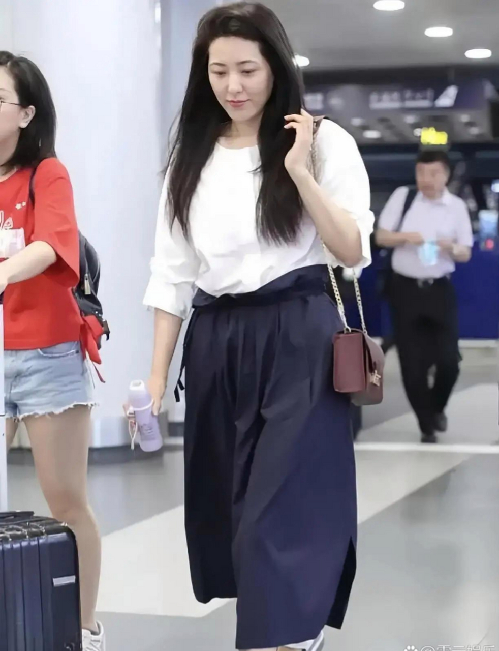 女神曾黎,还是那么美,就是胖了点.