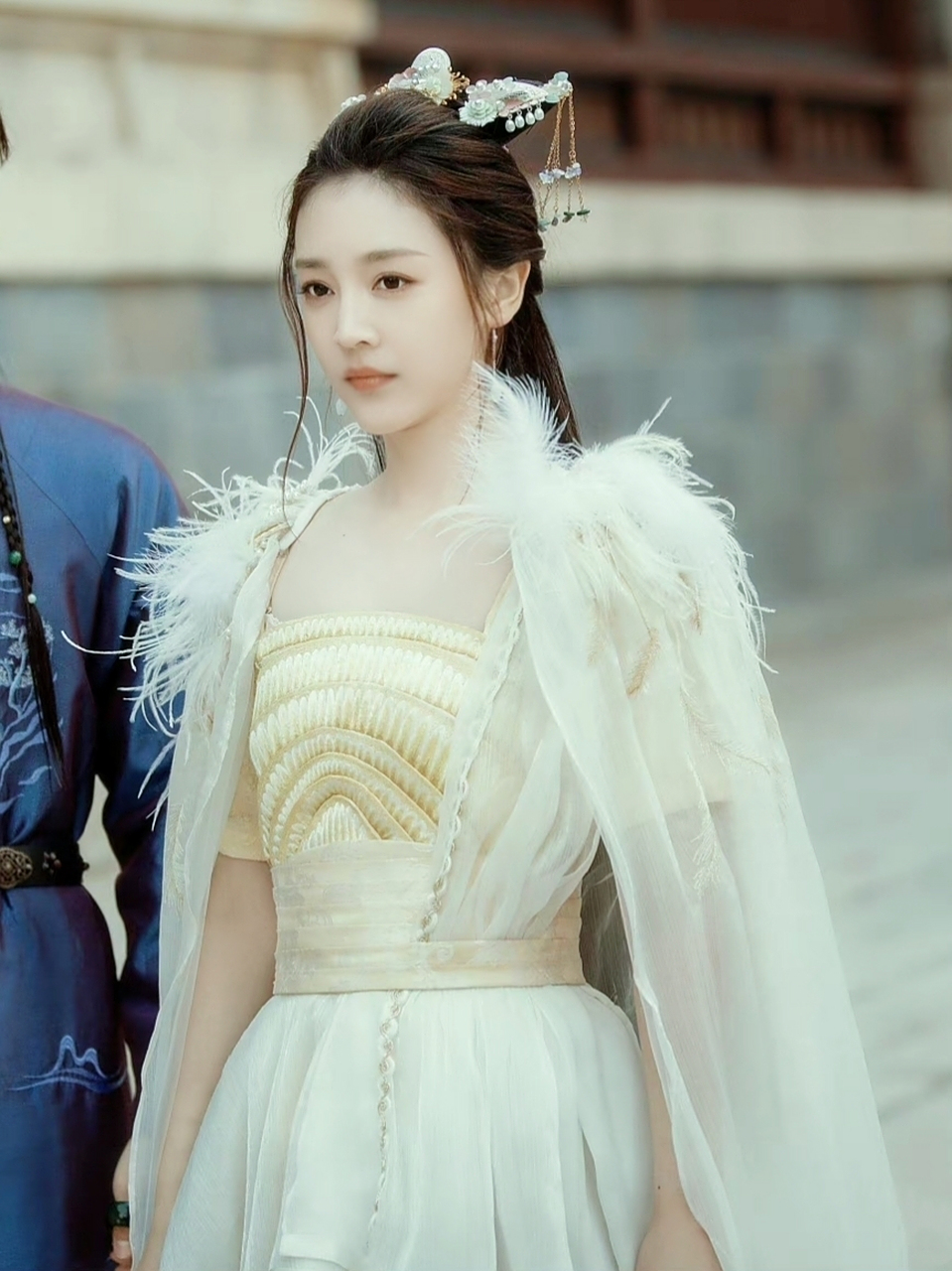 这衣服好看 才认出来这剧女主是何花演的,倾世锦鳞谷雨来里的苏音音