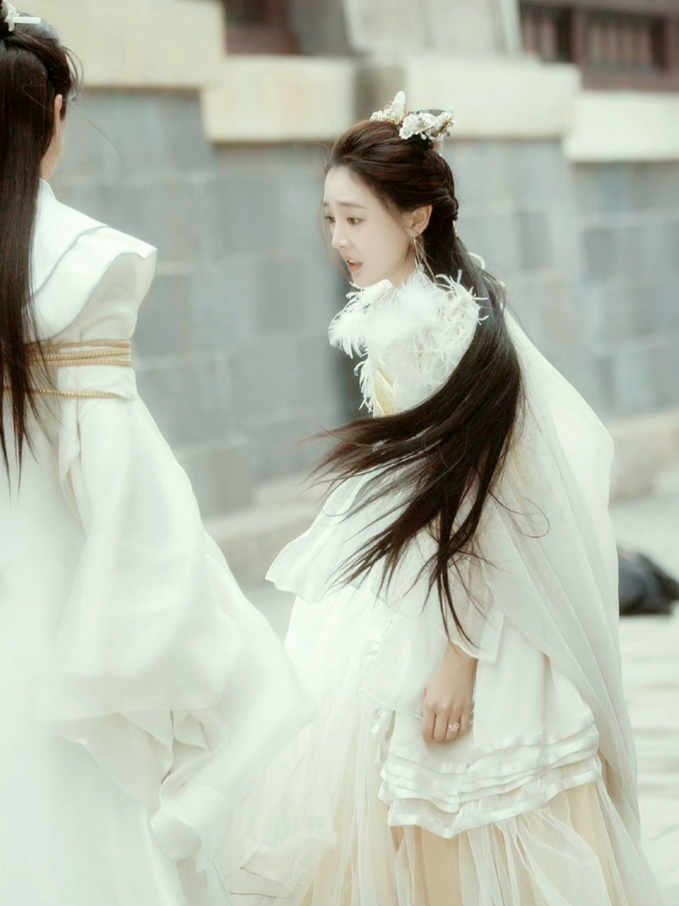 这衣服好看 才认出来这剧女主是何花演的,倾世锦鳞谷雨来里的苏音音