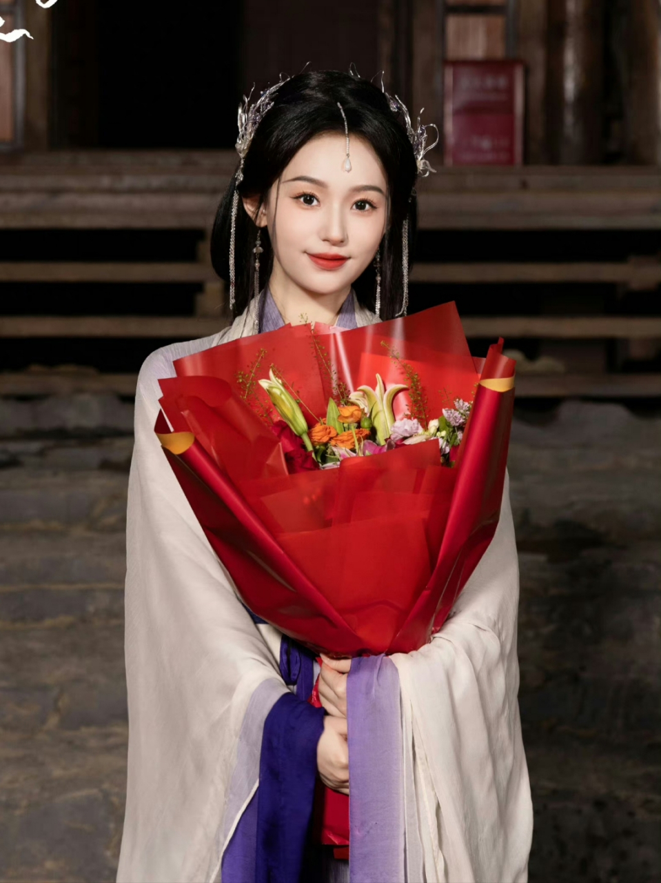 胡亦瑶两部新剧的造型都好美呀《皎月流火》和