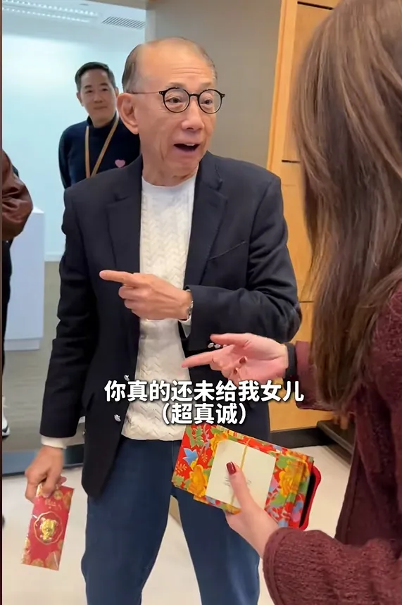 英皇娱乐的经纪总监霍汶希,带着旗下十余名年轻艺人,去向老板杨受成