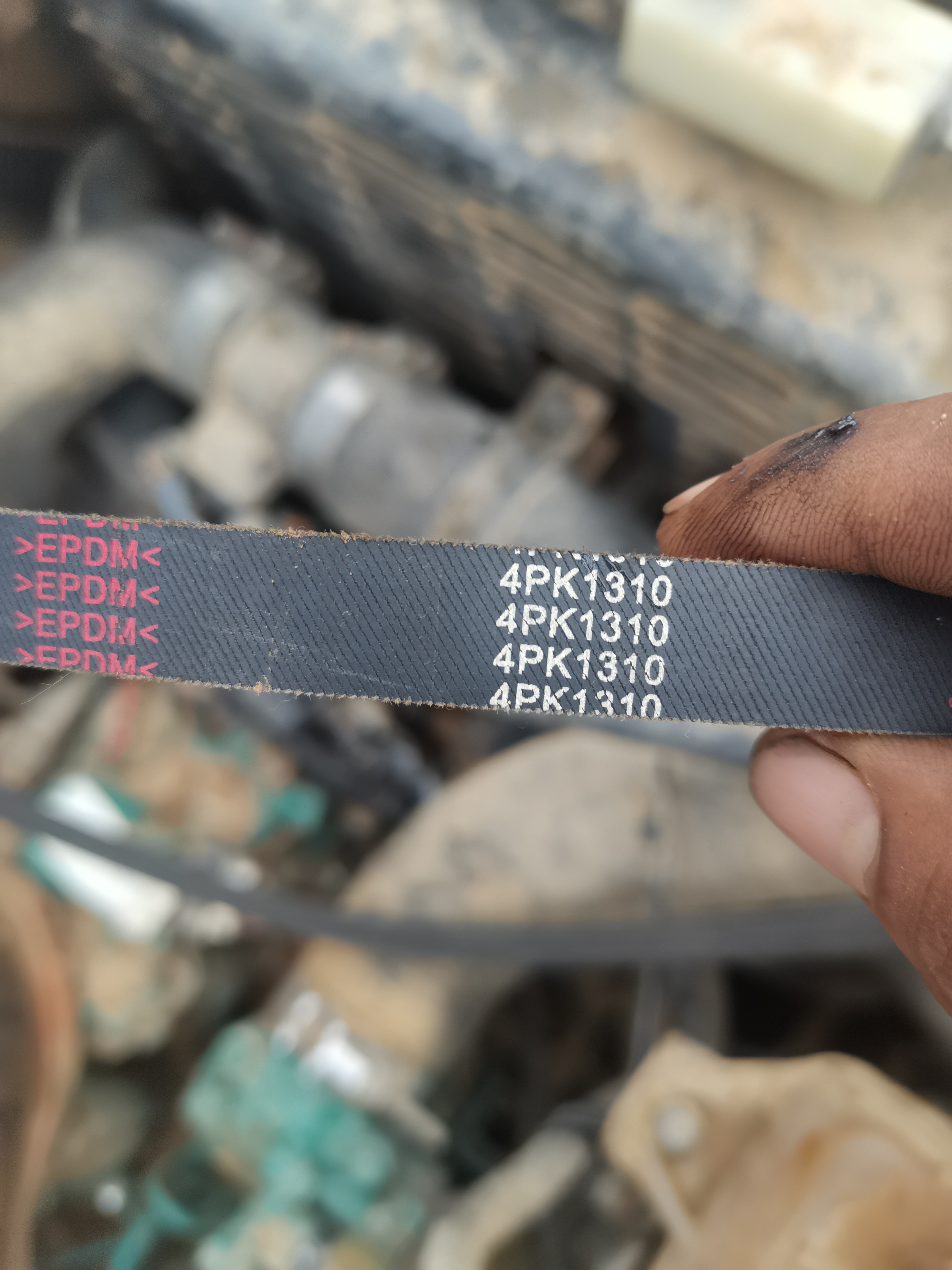 volvo120发电机皮带型号,加上安转图解.出炉了