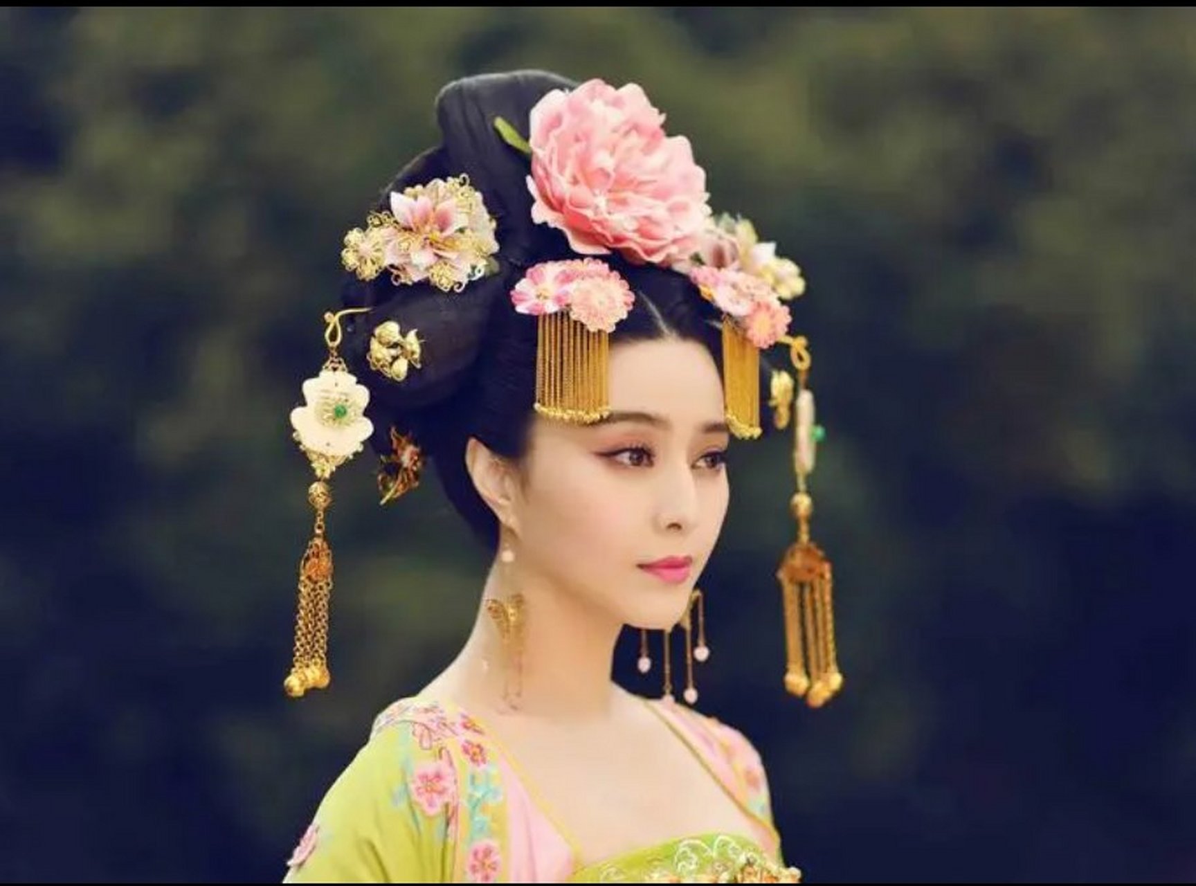 野史趣闻# 唐朝时期,有个宫女叫杜丽娘,她因长相美貌被选入宫中,字照