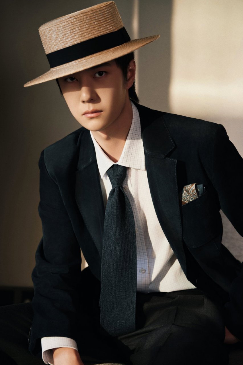 智族gq年度人物盛典,王一博黑西装造型,梦回叶先生……#gq盛典##王