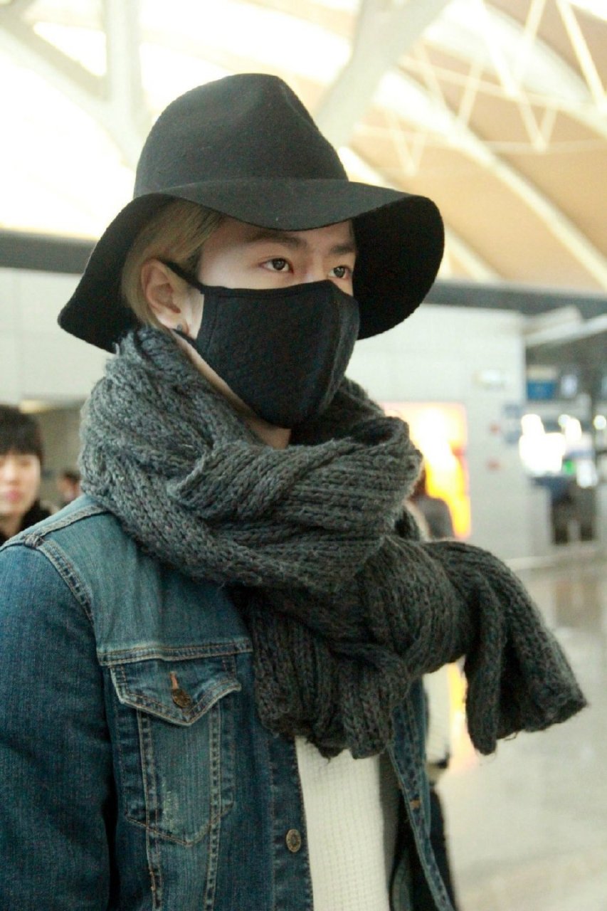 王一博的围巾结怎么打的,学了一早上也没学会,哈哈～ #时尚##王一博