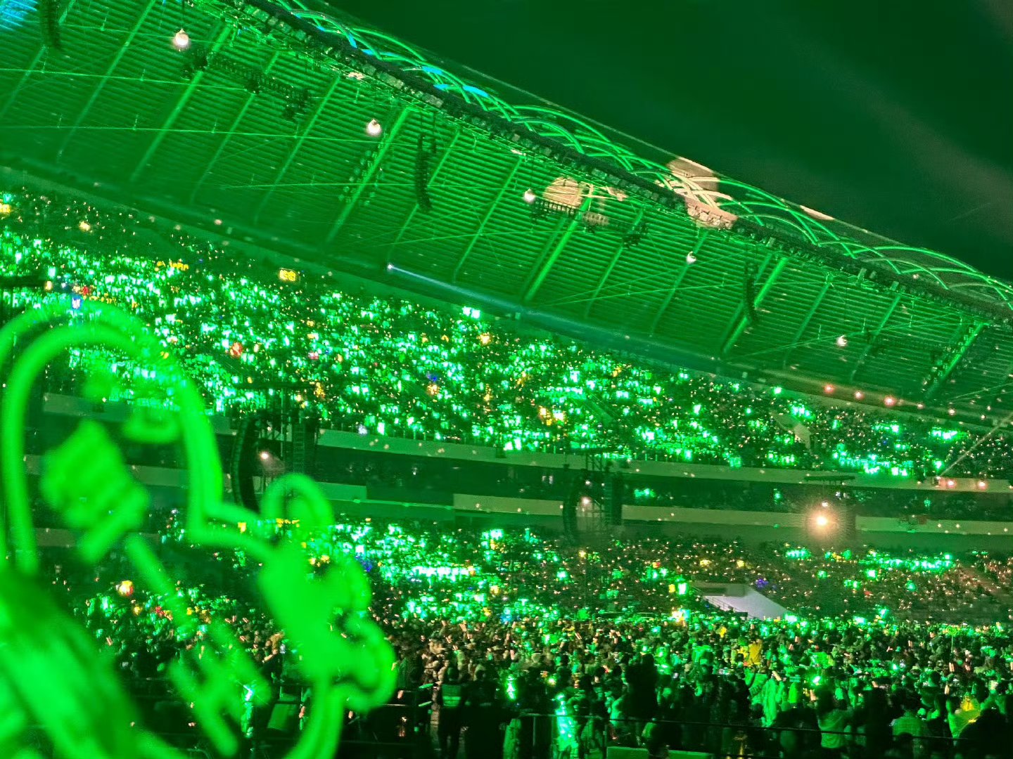 王一博湖南卫视跨年晚会绿海 ,现场观众纷纷被震撼到了