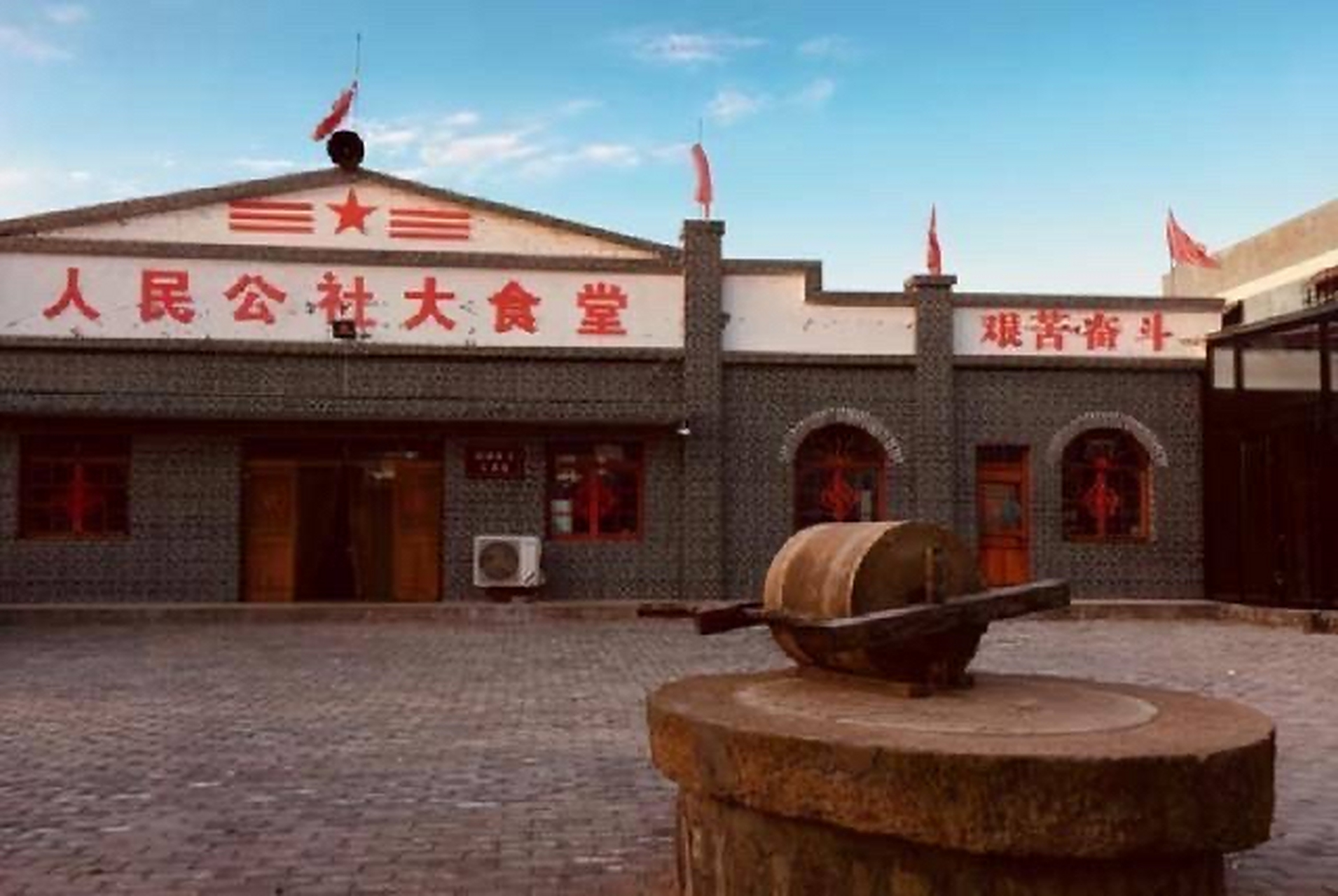 原标题:人民公社4月9日108届成都糖酒会"鸿韵晚宴"欢迎您  喜悦寻觅