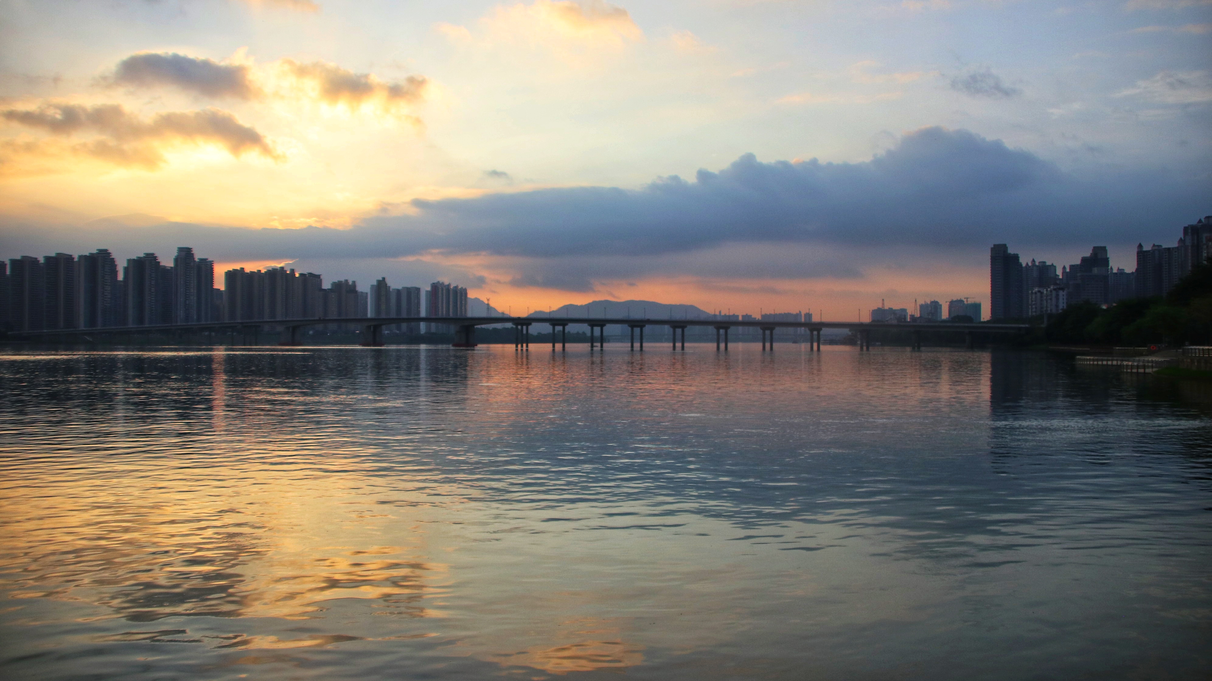 《北江晨曦》#风景摄影#清晨,漫步在清远市北江的江滨公园,静观日出