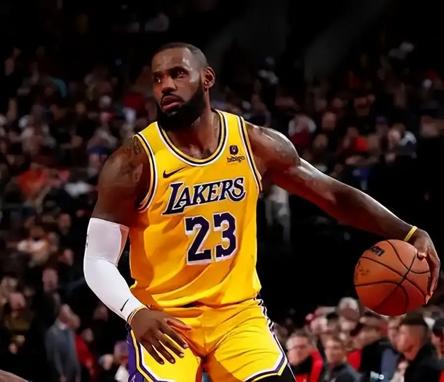 **  詹姆斯·勒布朗(lebron james)是一位传奇篮球运动员,他不仅在场