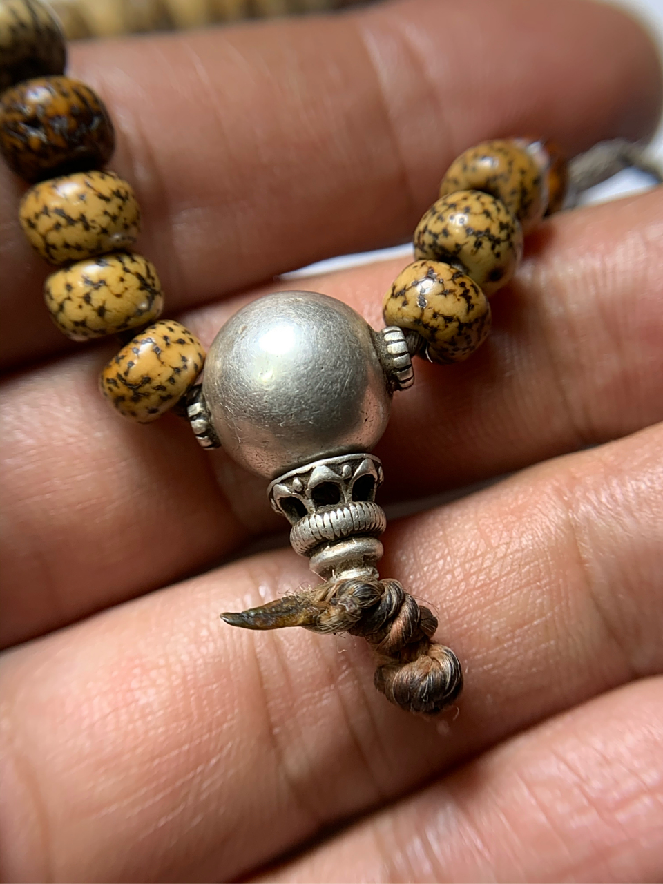 藏传原生态老星月菩提念珠,包浆厚重,开片细腻,足数108颗,尺寸7×4.