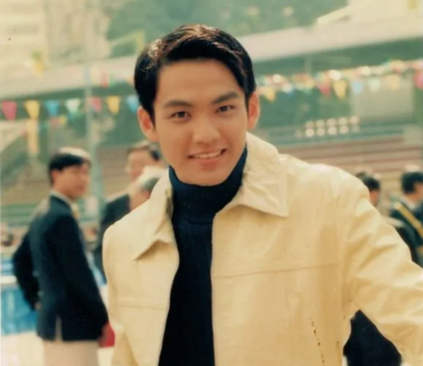 曾经一位女性朋友跟我说:天涯四美之一的钟汉良很帅,演过很多偶像剧.