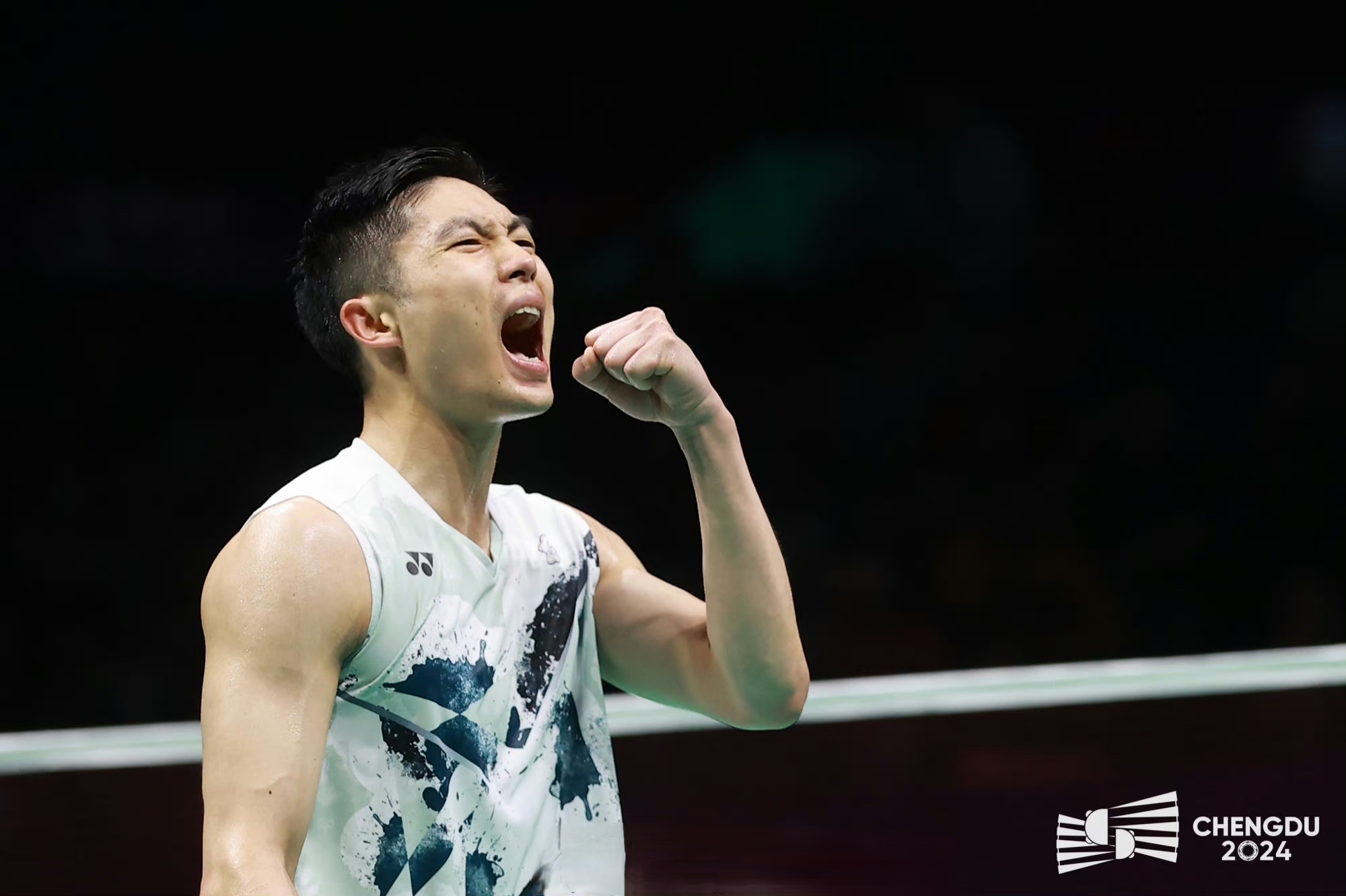 现场观众大声给周天成加油,内心里还是支持中国人的,气氛特别好.