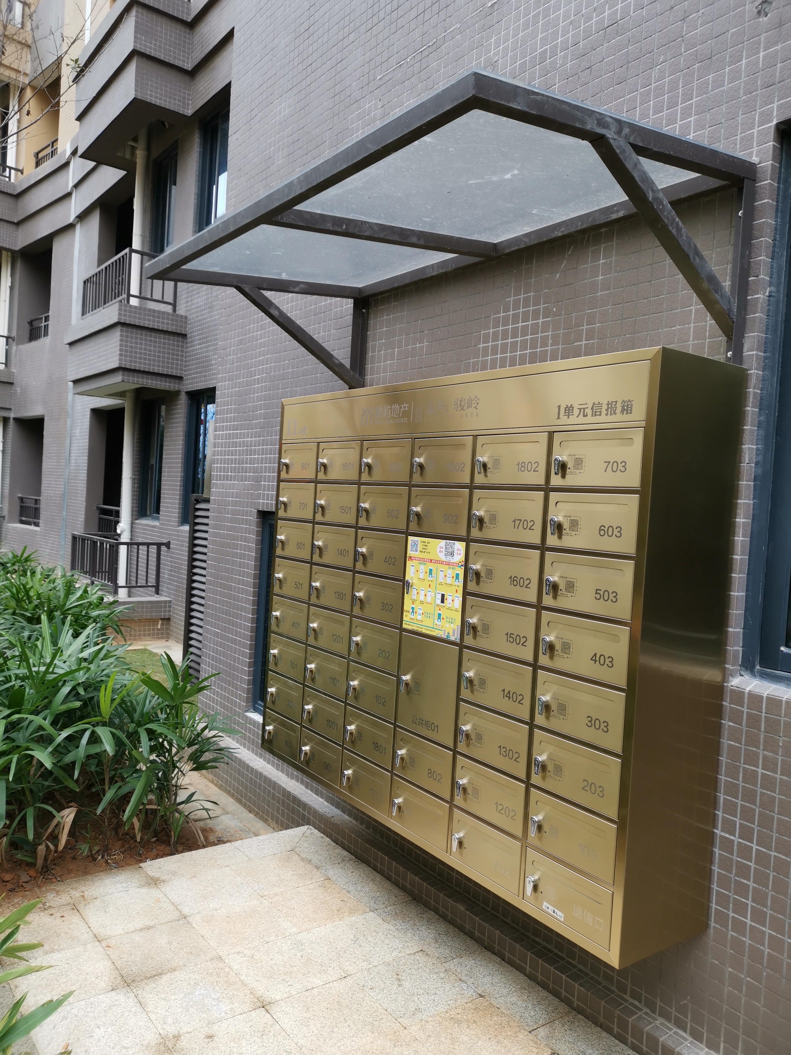 在我们的小区或者是别墅住宅区,信报箱成为了随处可见的物品,它在满足