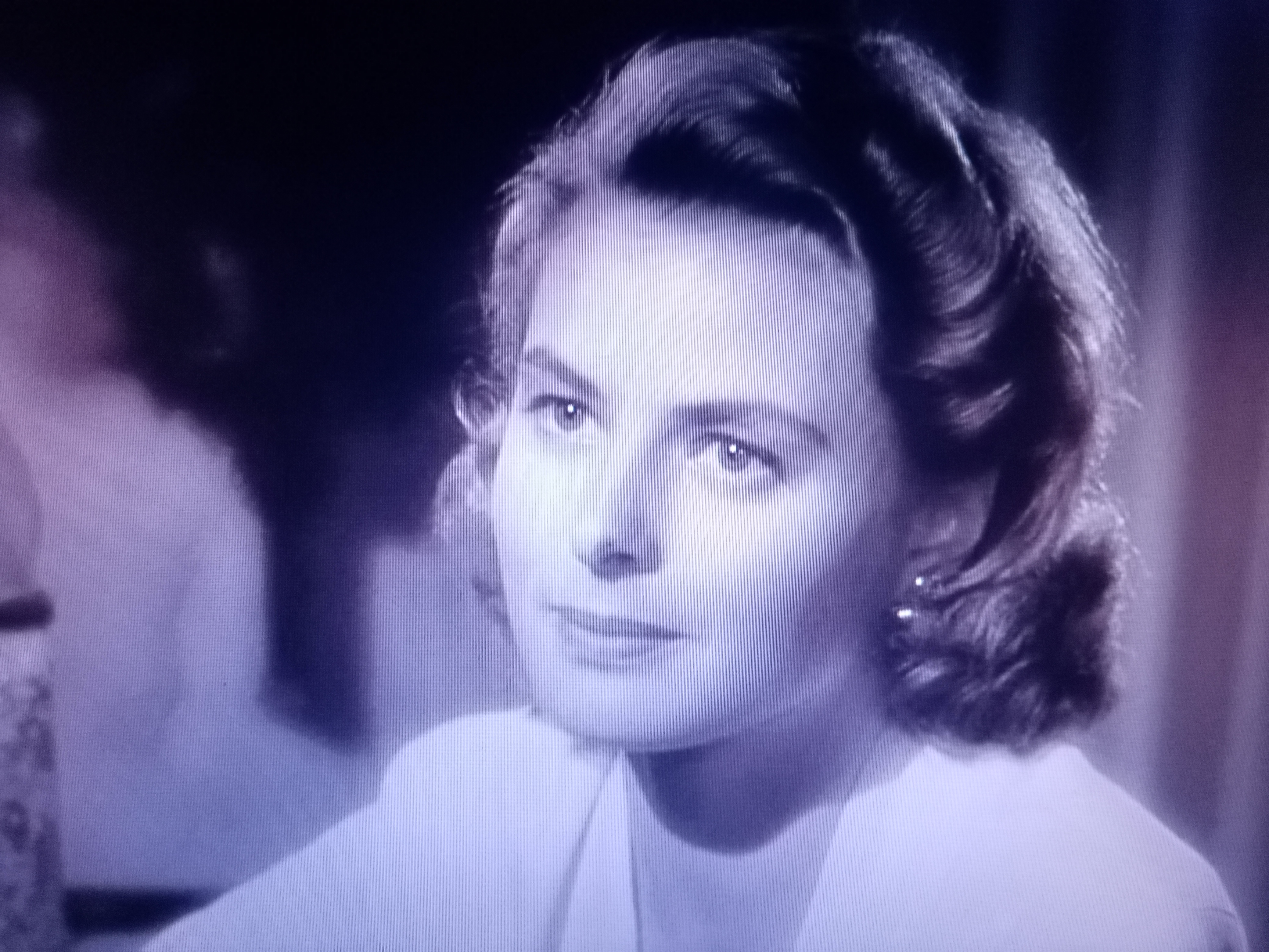 这是世界著名爱情电影北非谍影中的两个女主角,请教一下各位,这两位哪