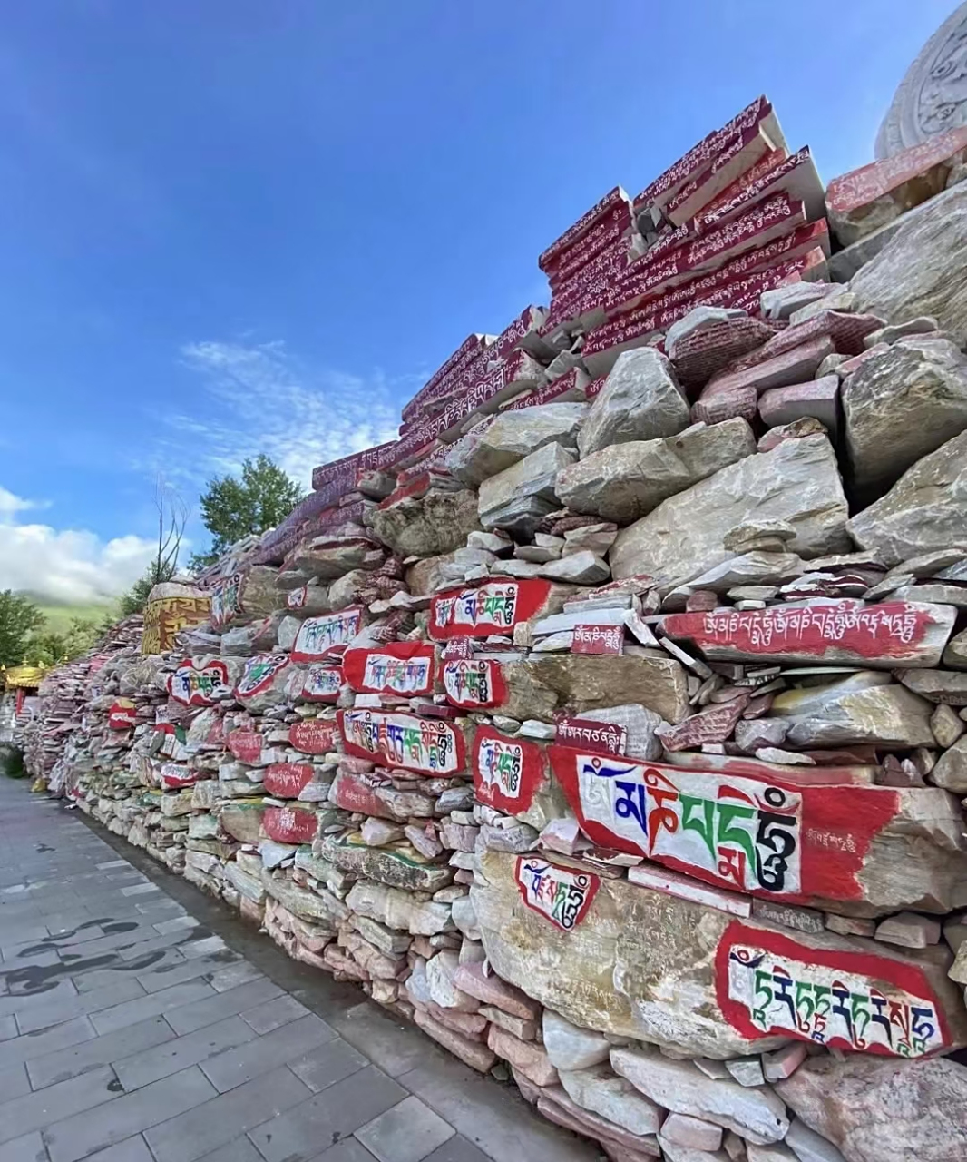 全世界最大玛尼堆  新寨玛尼石头城 青海省玉树市新寨玛尼城(嘉那玛尼