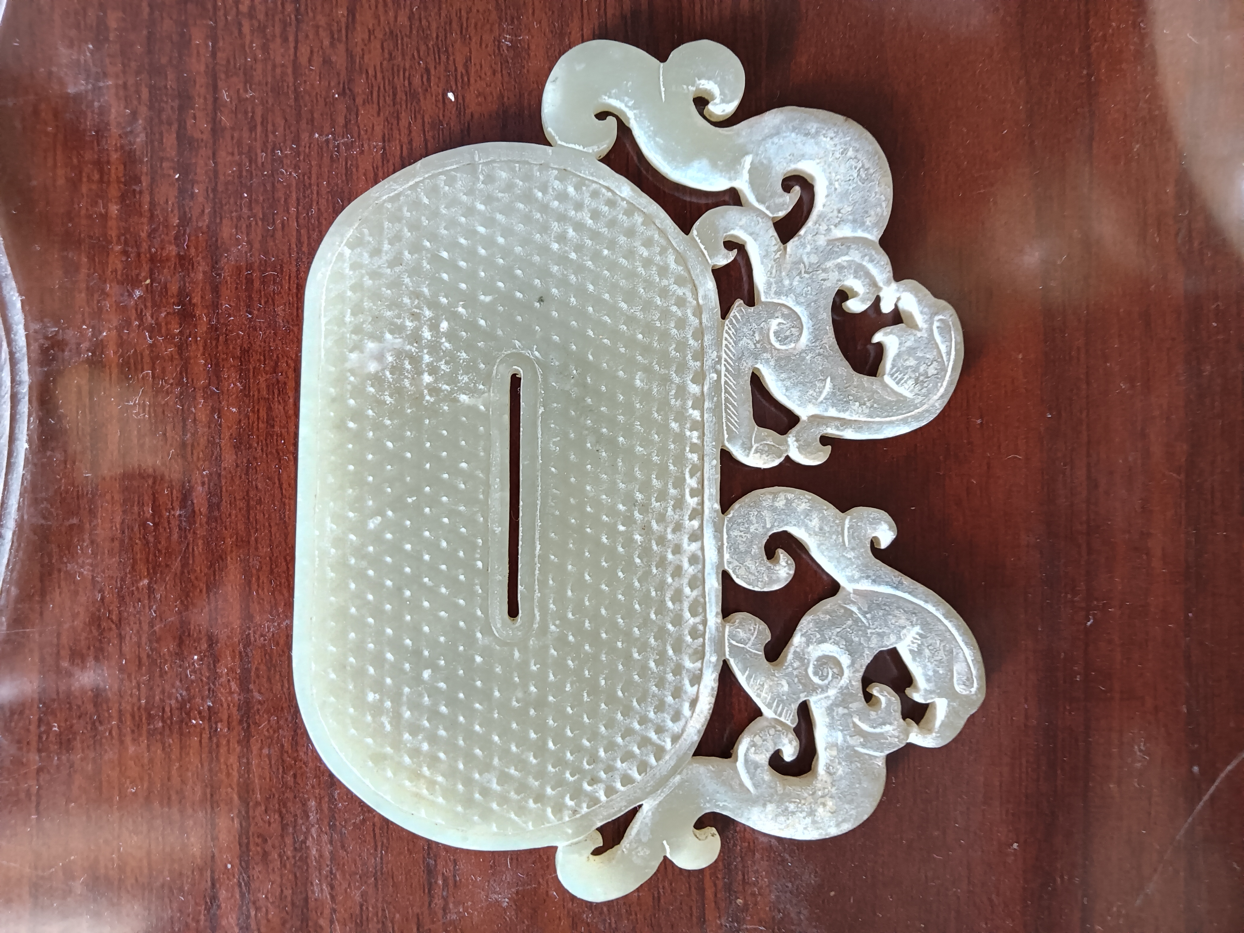 高古玉,图三是高古羊脂玉佩.