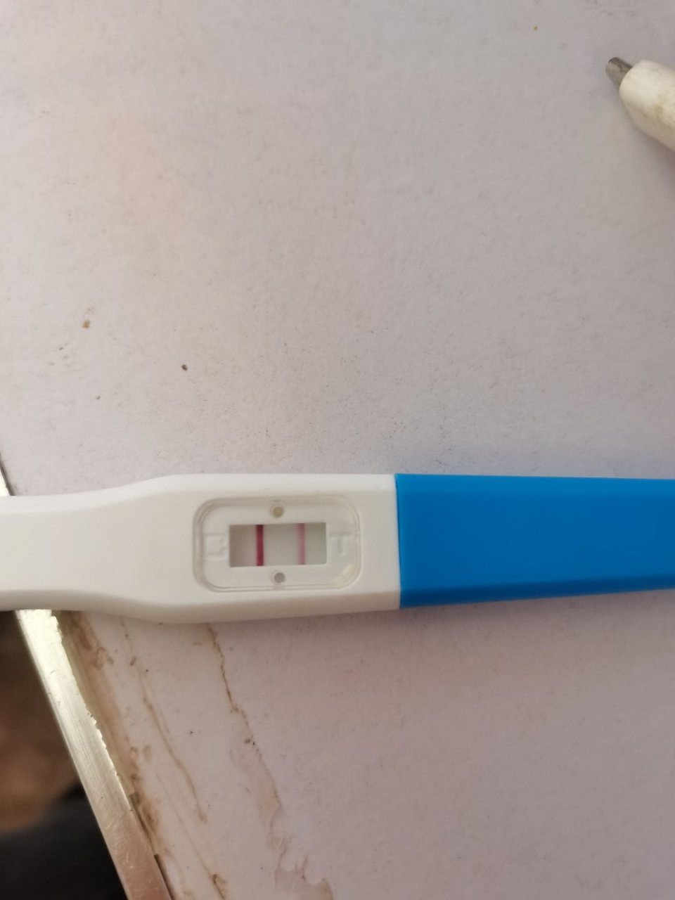 最佳!没来月经但是验孕棒测了三次都是一深一浅是怎么回事?