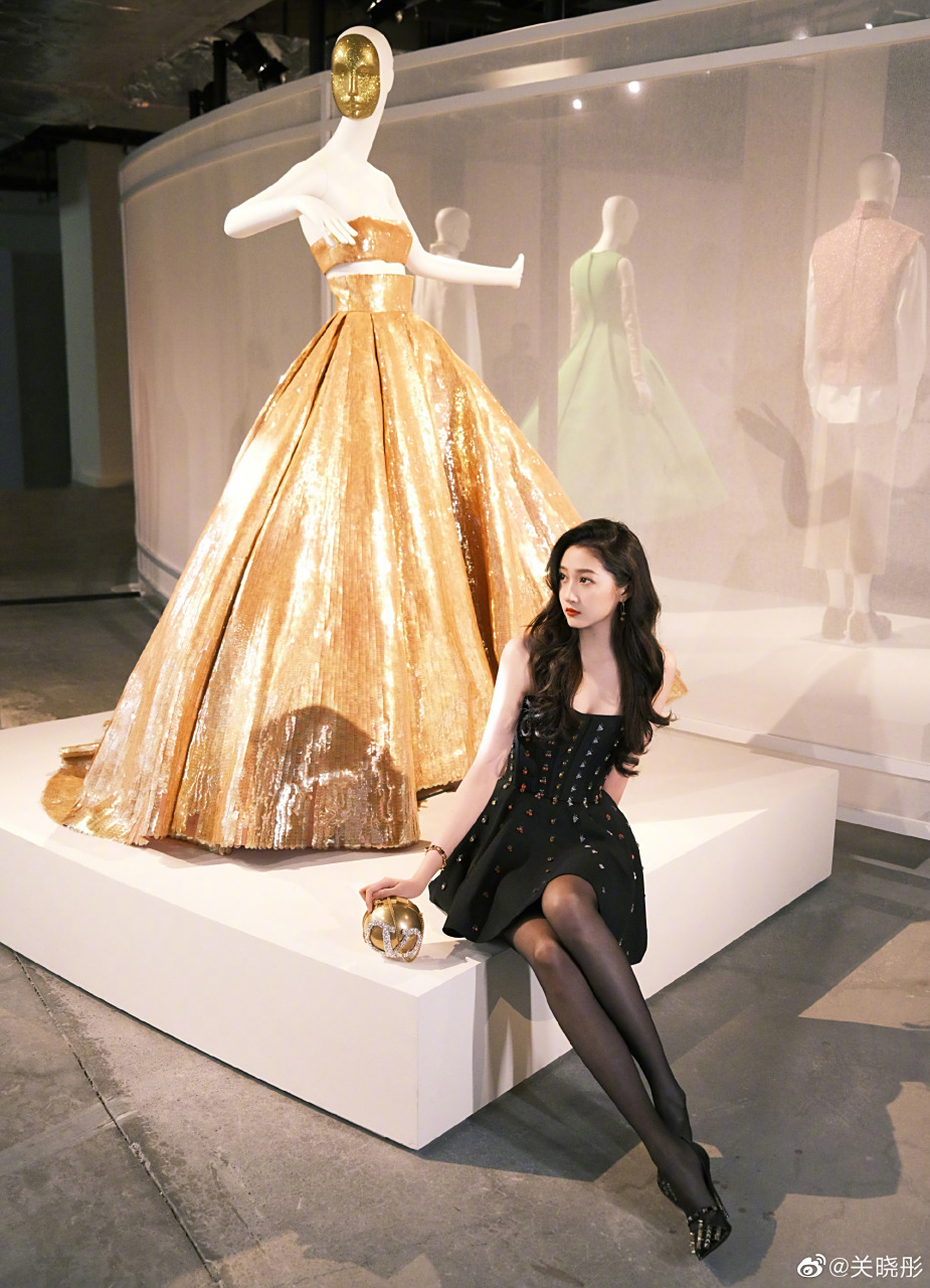 女明星穿黑丝袜谁更漂亮