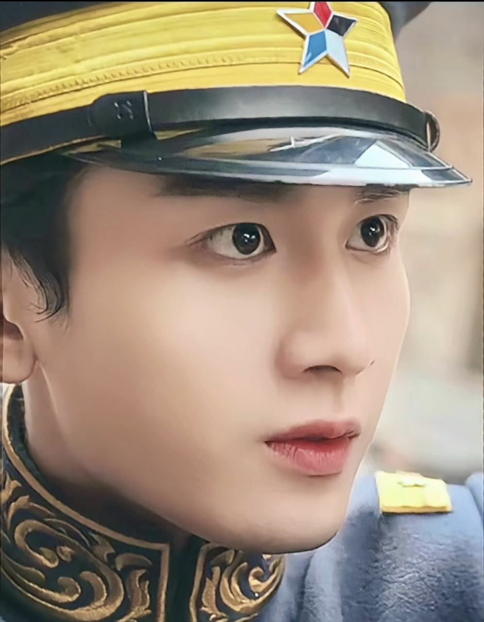 美人师座 —军装一穿一身正气,英姿飒爽 —成毅未来可期#成毅