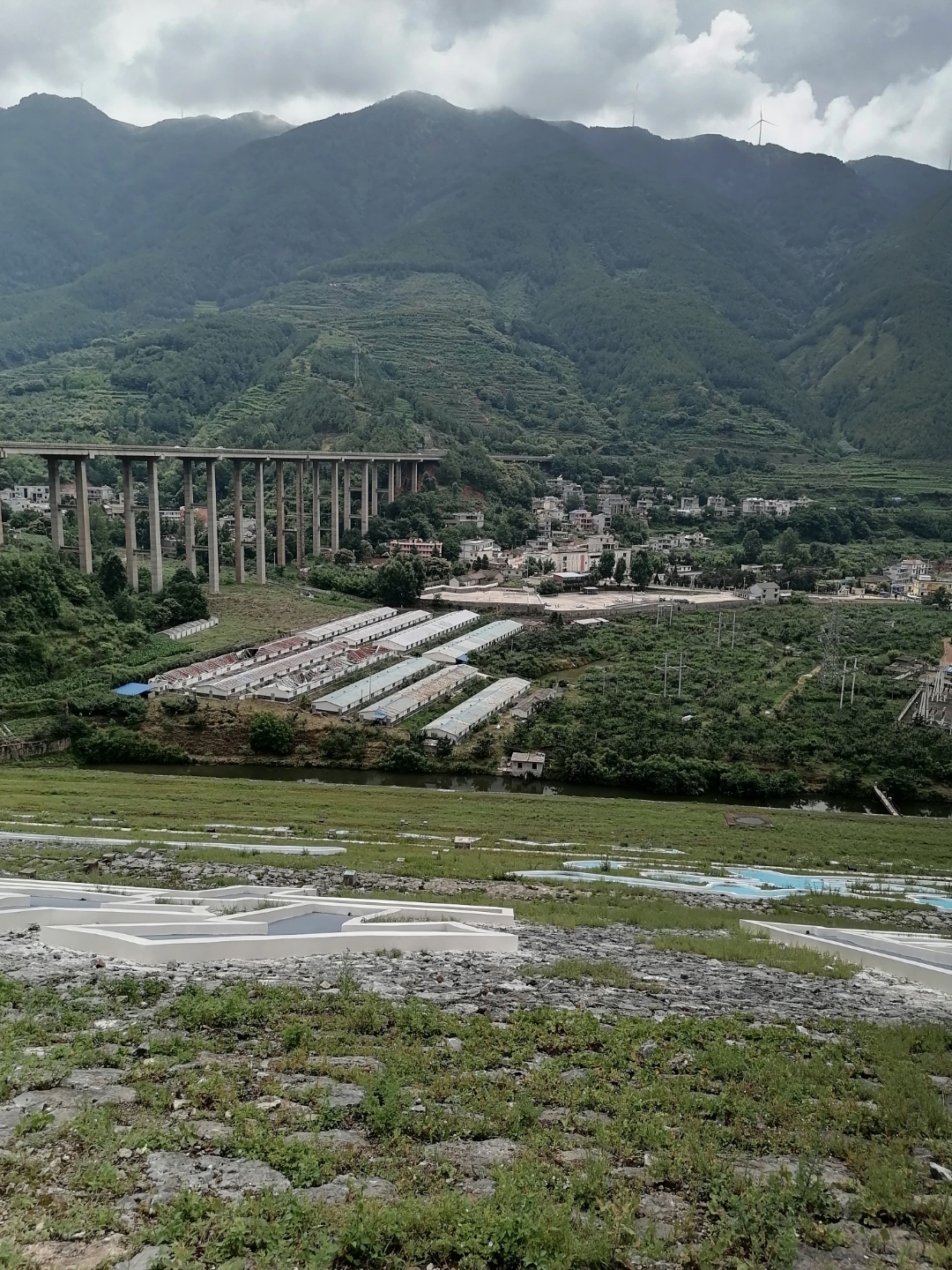 走乌蒙:2022年7月,云南会泽县,毛家村水库.世界第二,亚洲第一土坝