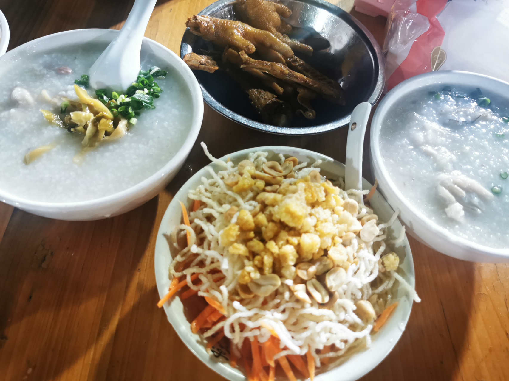 沙井榕树头大排档,薯生很特别,算是深圳这边的特色了,味道是酸甜酸甜