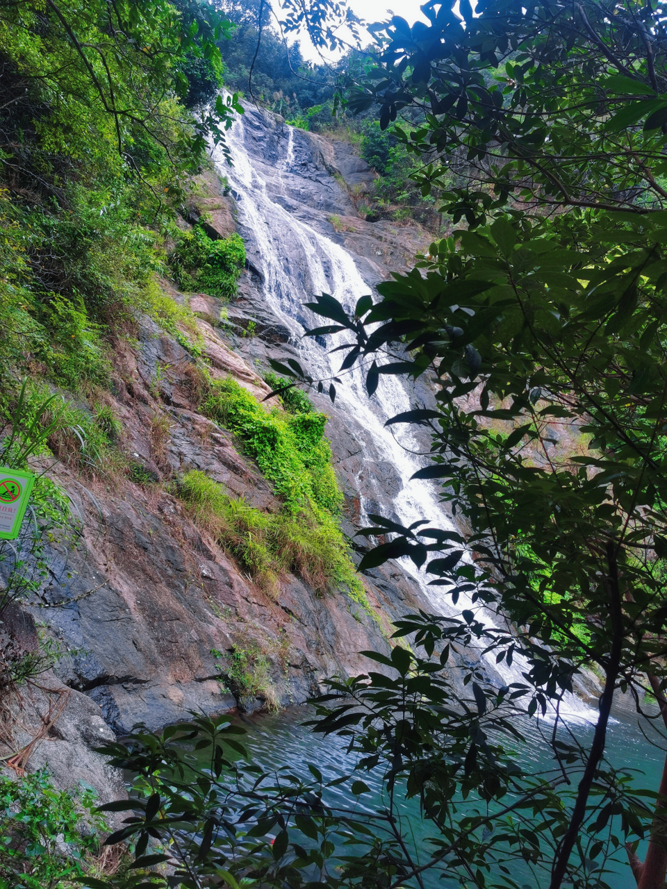 瀑布# #马峦山瀑布#  一个小型瀑布,在深圳马峦山