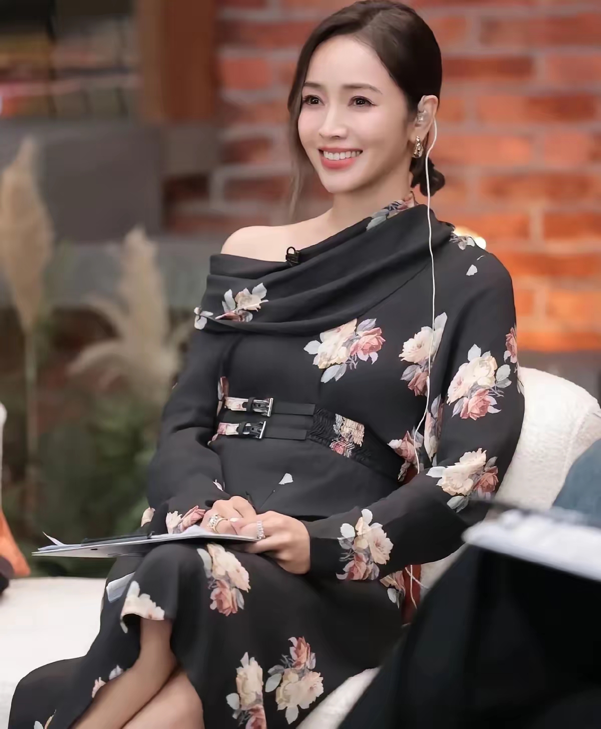 侯佩岑一生干做的最让人佩服的三件事:第一件:成为亚洲流行天王周杰伦