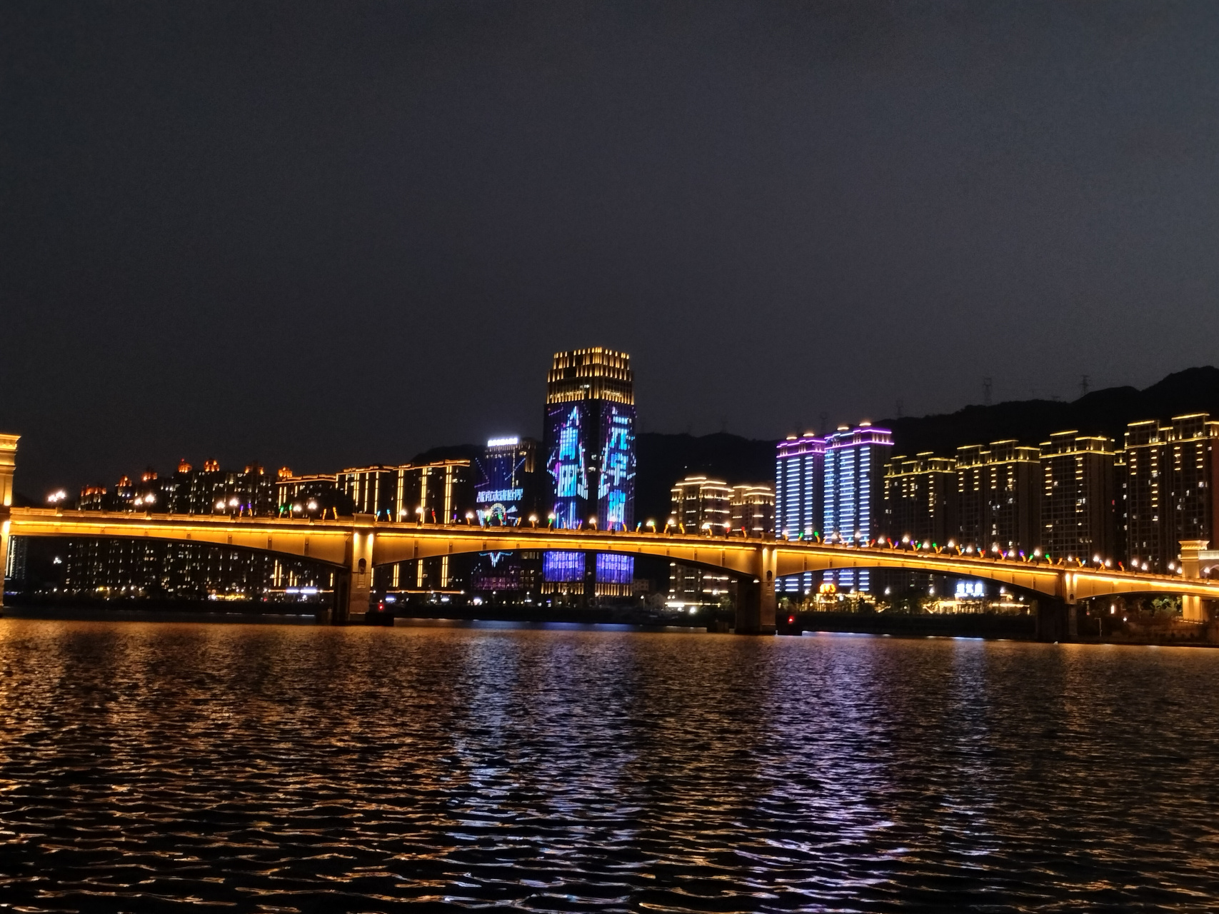 在乡贤英伟达ceo黄仁勋的支持下,青田走在了全国的前列,率先进入元