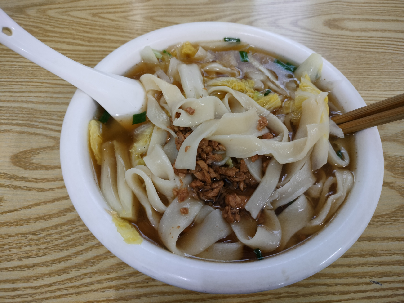 下面这碗就是正宗的青田拉面,和兰州拉面有着本质的区别.