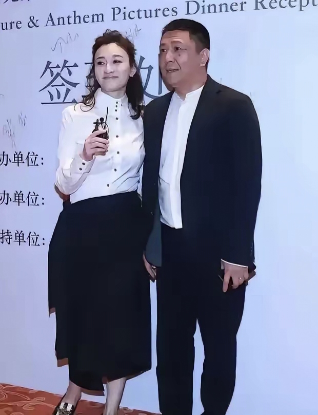 现任老公徐佳宁是她多年男闺蜜李小冉几任男朋友是哪些李小冉孙东海