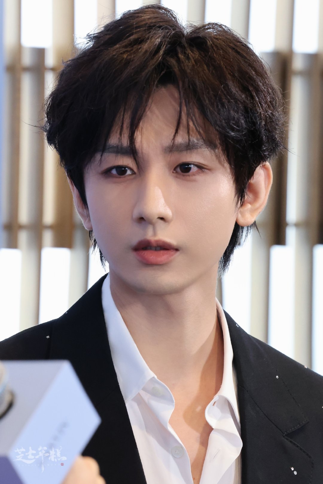 成毅参加上海浪凡活动,太精致了,本人又高又帅,好出众!