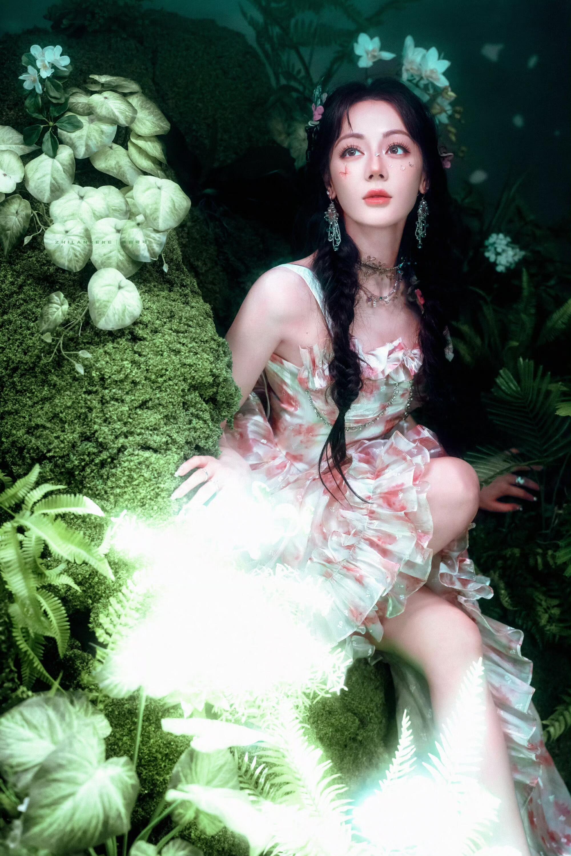 迪丽热巴要在6月离开嘉行传媒,消息一传出,直接爆上热搜,阅读量瞬间破