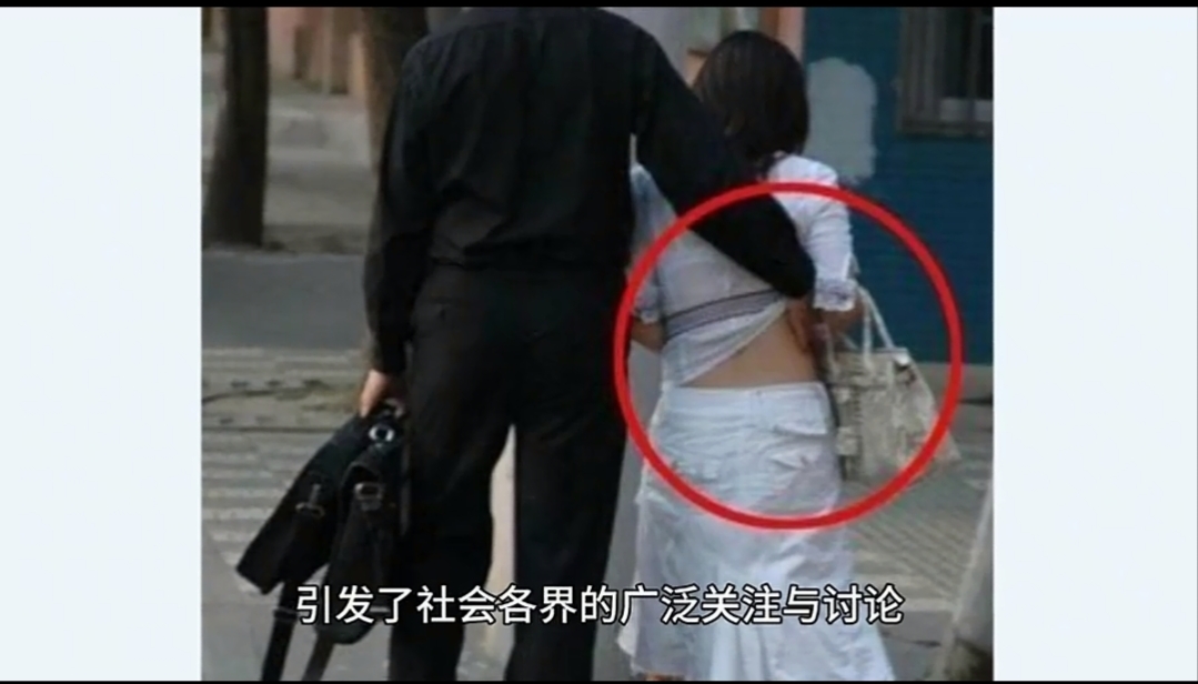 "不忍直视,少儿不宜啊!"昨天,绍兴一广场播放不雅视频.