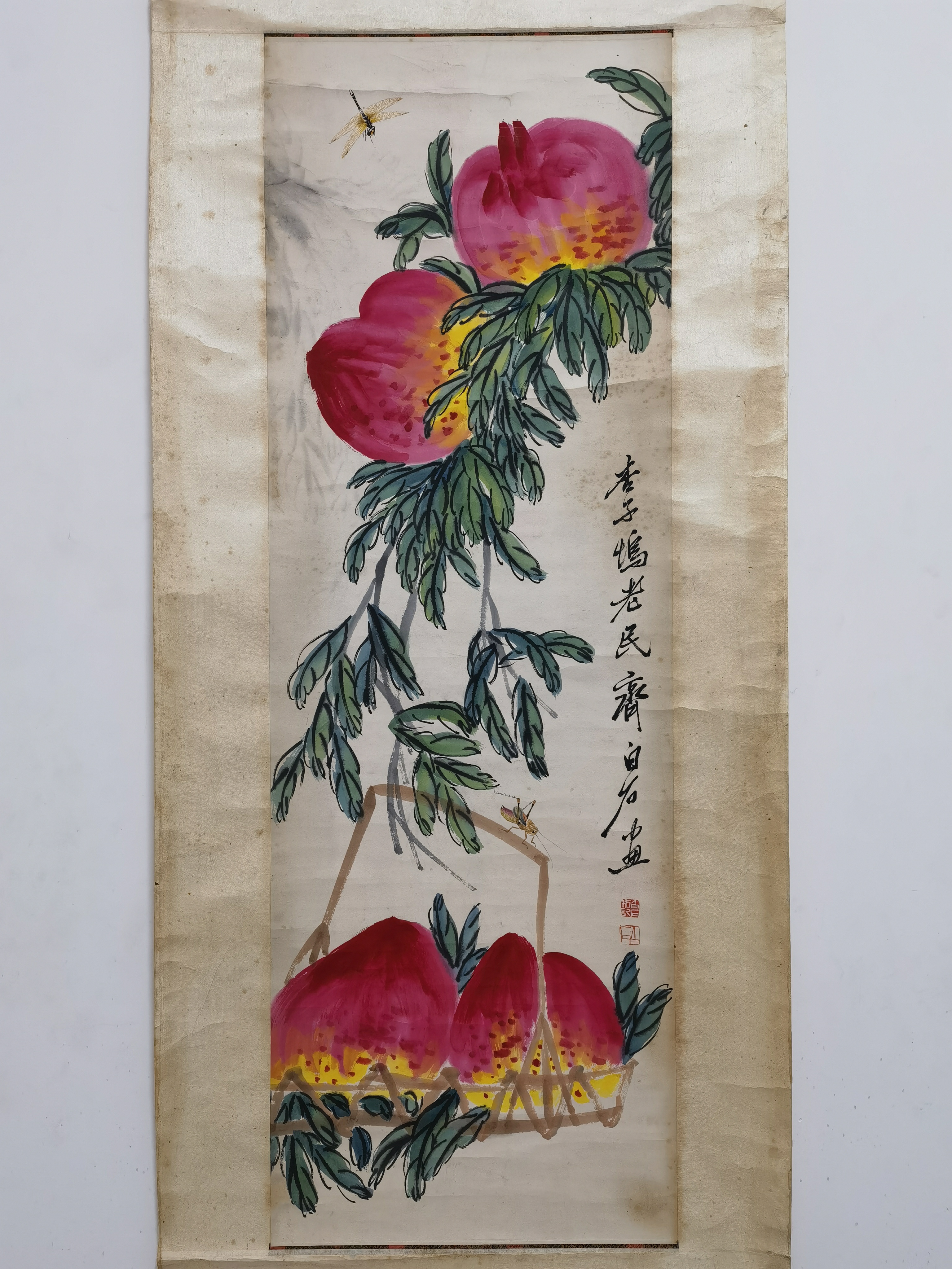 民国61齐白石 寿桃虫草图  画芯39x115cm