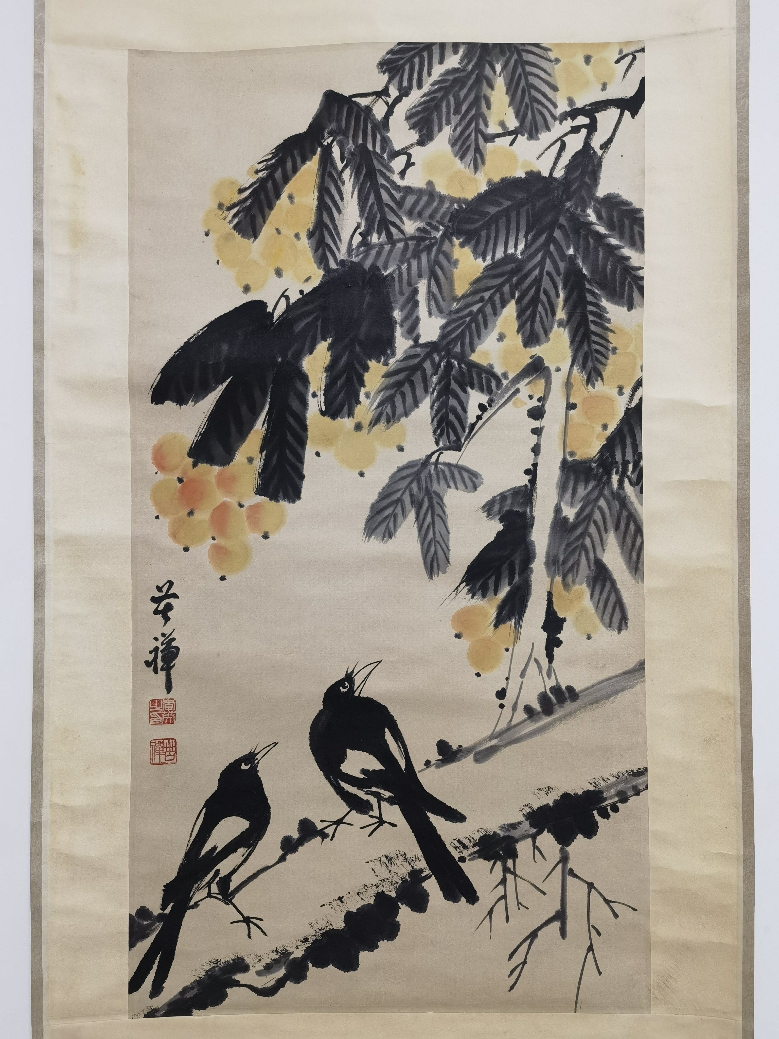 近代·李苦禅【枇杷喜鹊图】:画芯46x86cm,原装旧裱.