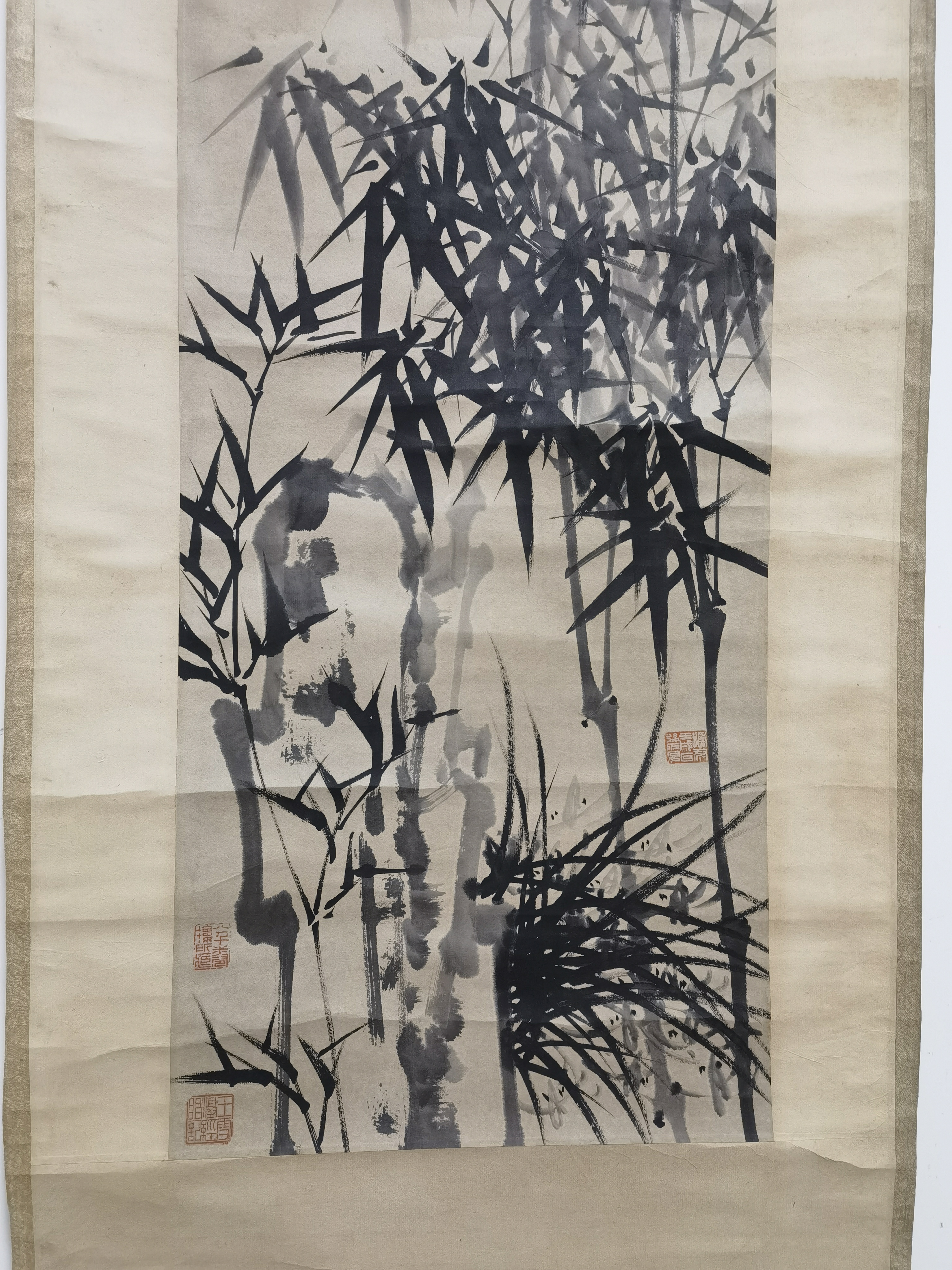 清代61郑板桥【竹兰奇石图】:画芯33.5x133cm,原装老裱.