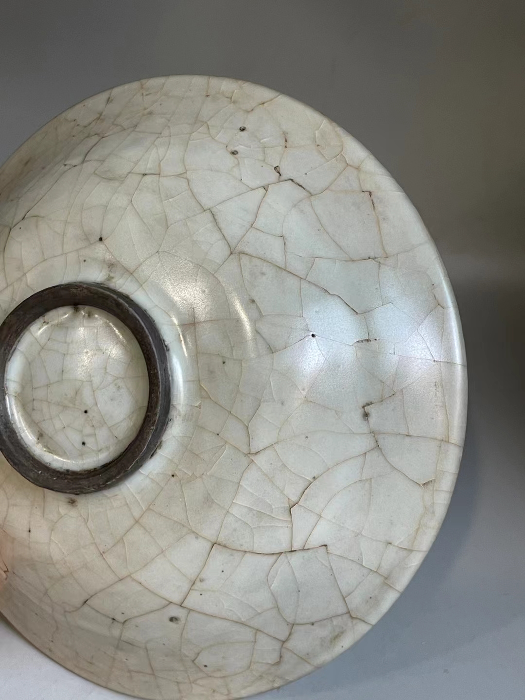 宋代月白釉官窑【撇口卧足碗 】: 精品旧藏