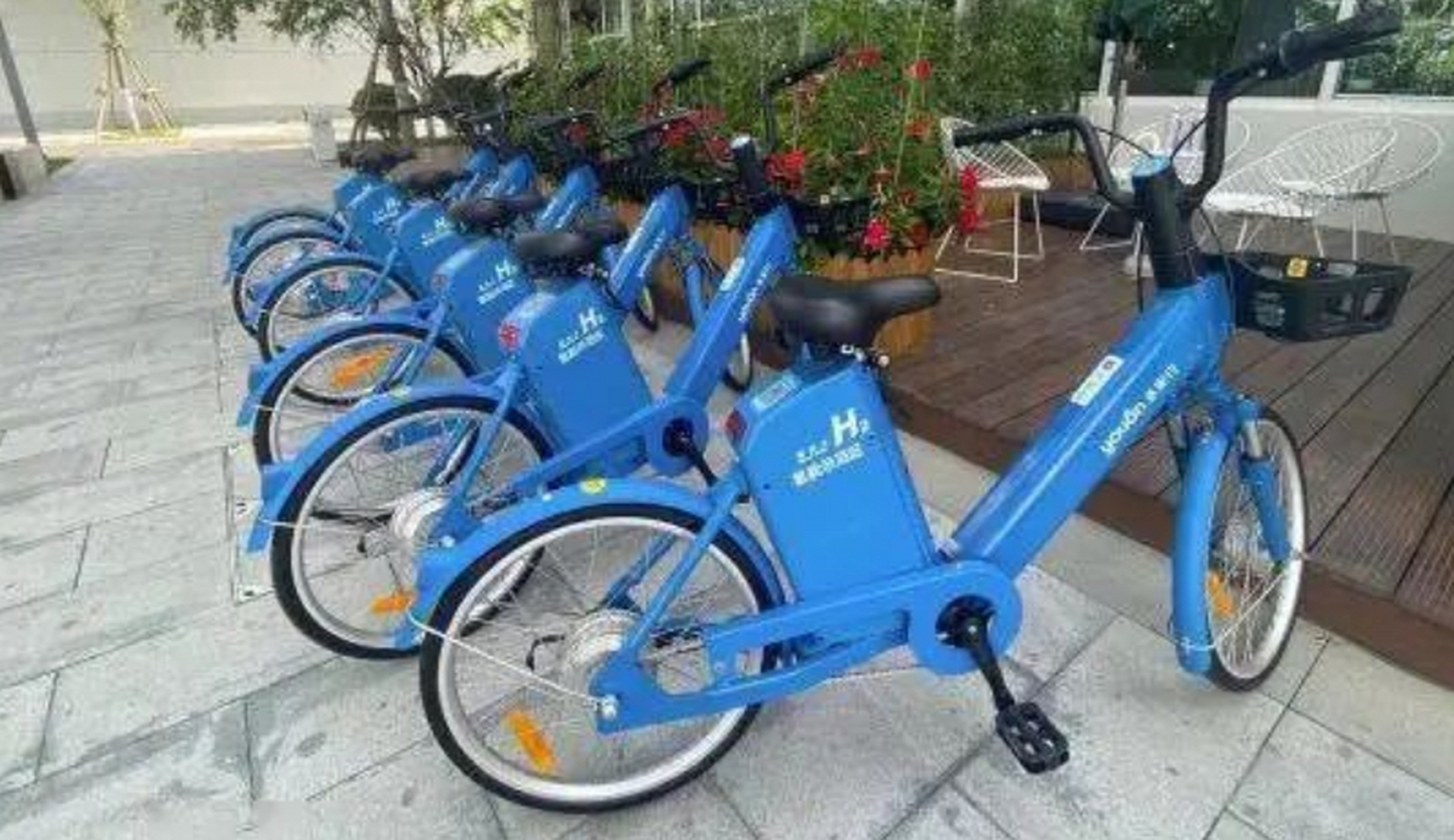 在北京大兴投放了500辆氢燃料电池自行车,插上储氢罐就可以.