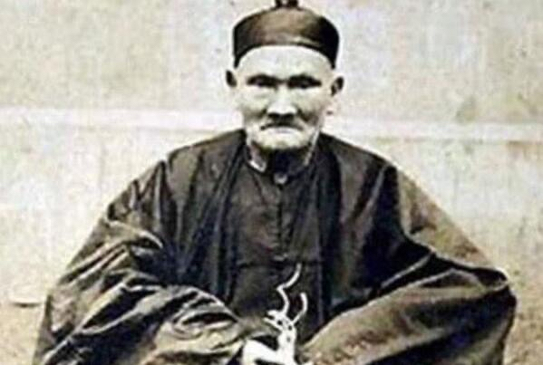 李庆远1677年生,1933年去世,活了256岁,一生娶了24位妻子