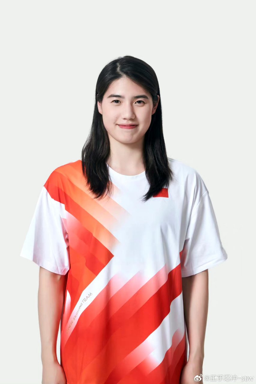 今日9899游泳冲金的三位女将 50米蝶泳-张雨霏 200米仰泳-彭旭玮