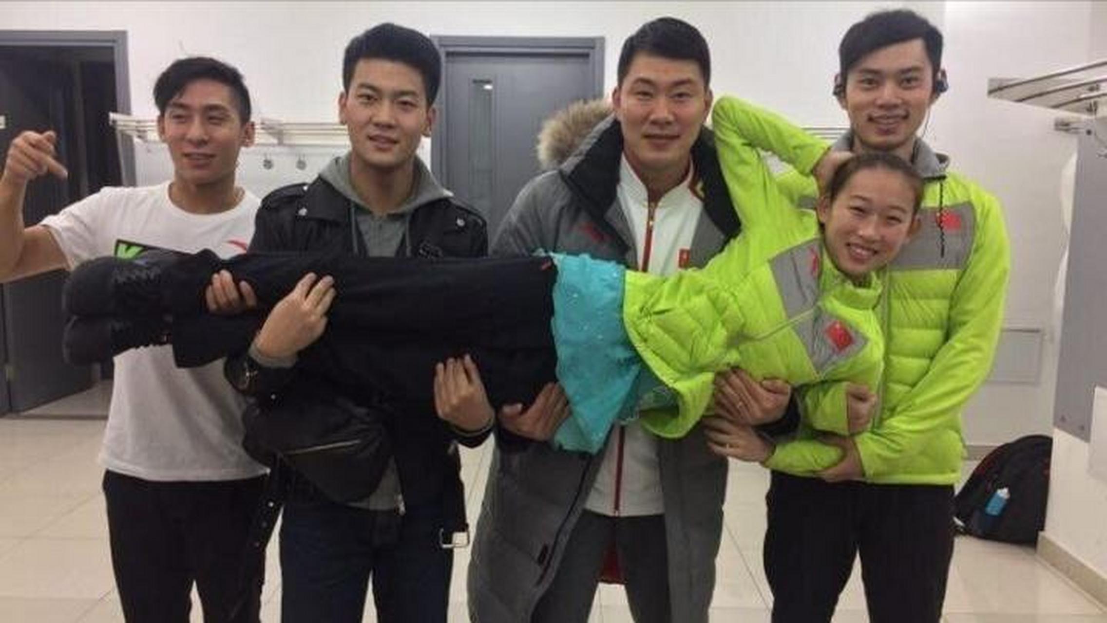 9899双人滑有名有姓的男伴都在她手下走过一遭了.