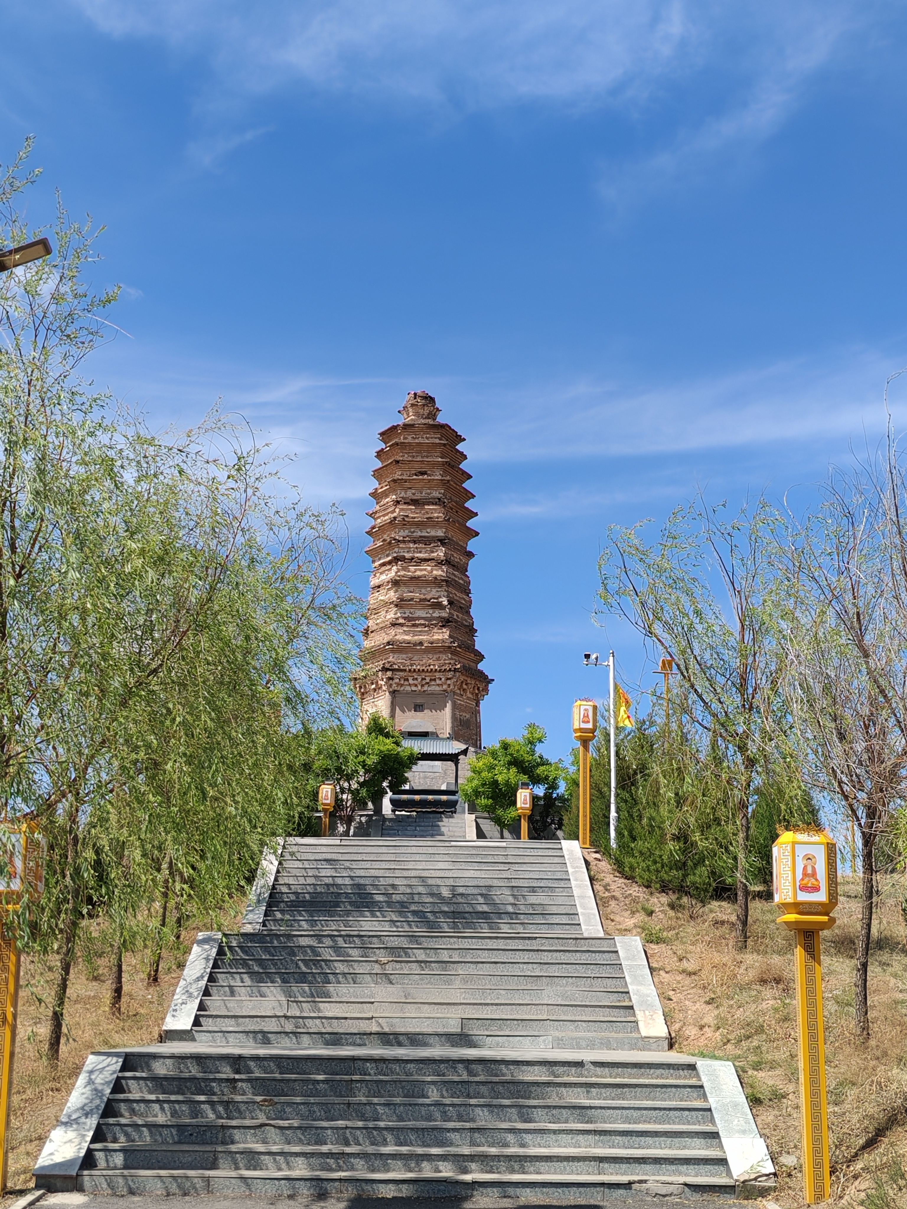 河北省张家口市宣化区,塔儿村乡塔儿村,有一座辽塔,建于1117年,名为"